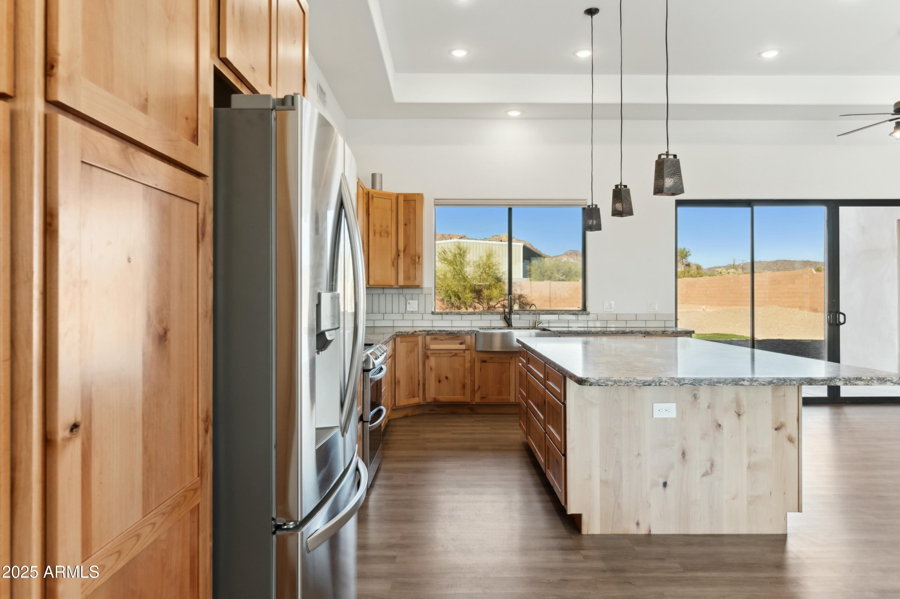 274 E MCKELLIPS Boulevard