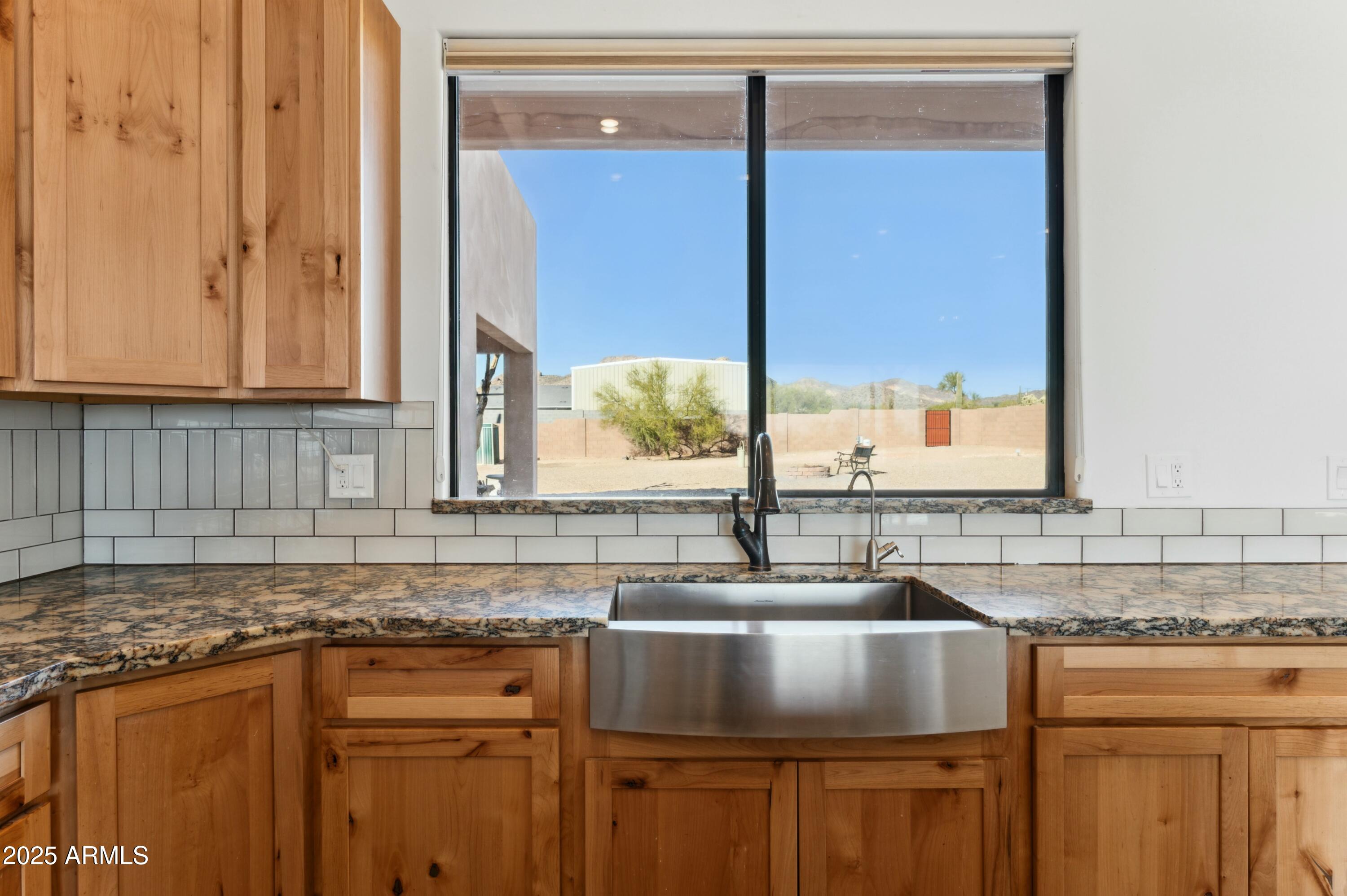 274 E MCKELLIPS Boulevard