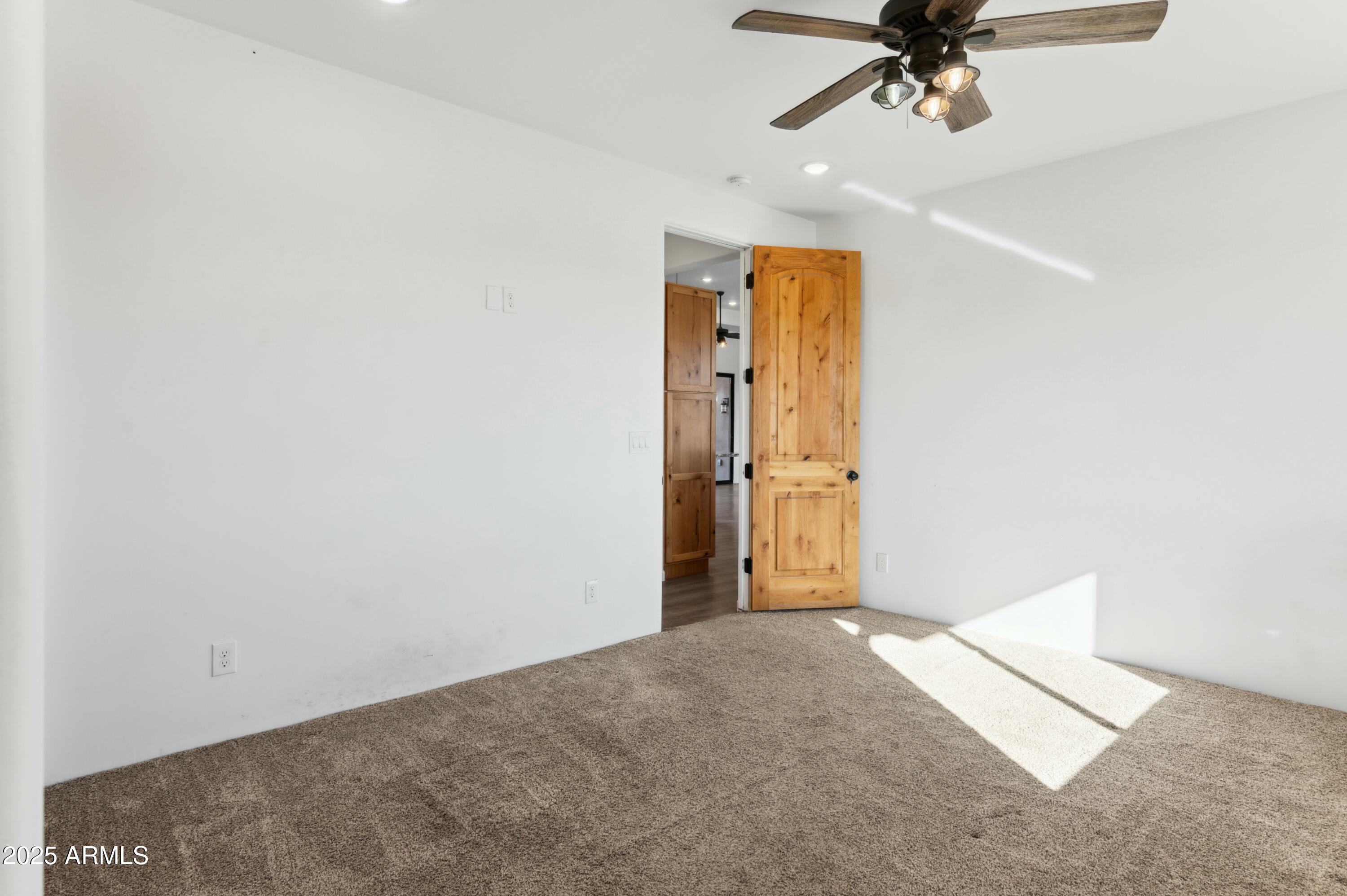 274 E MCKELLIPS Boulevard