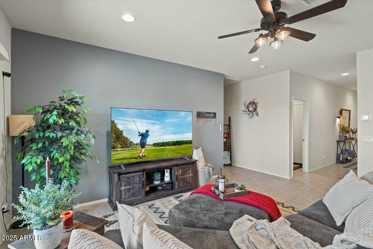 3422 N CINNABAR Place