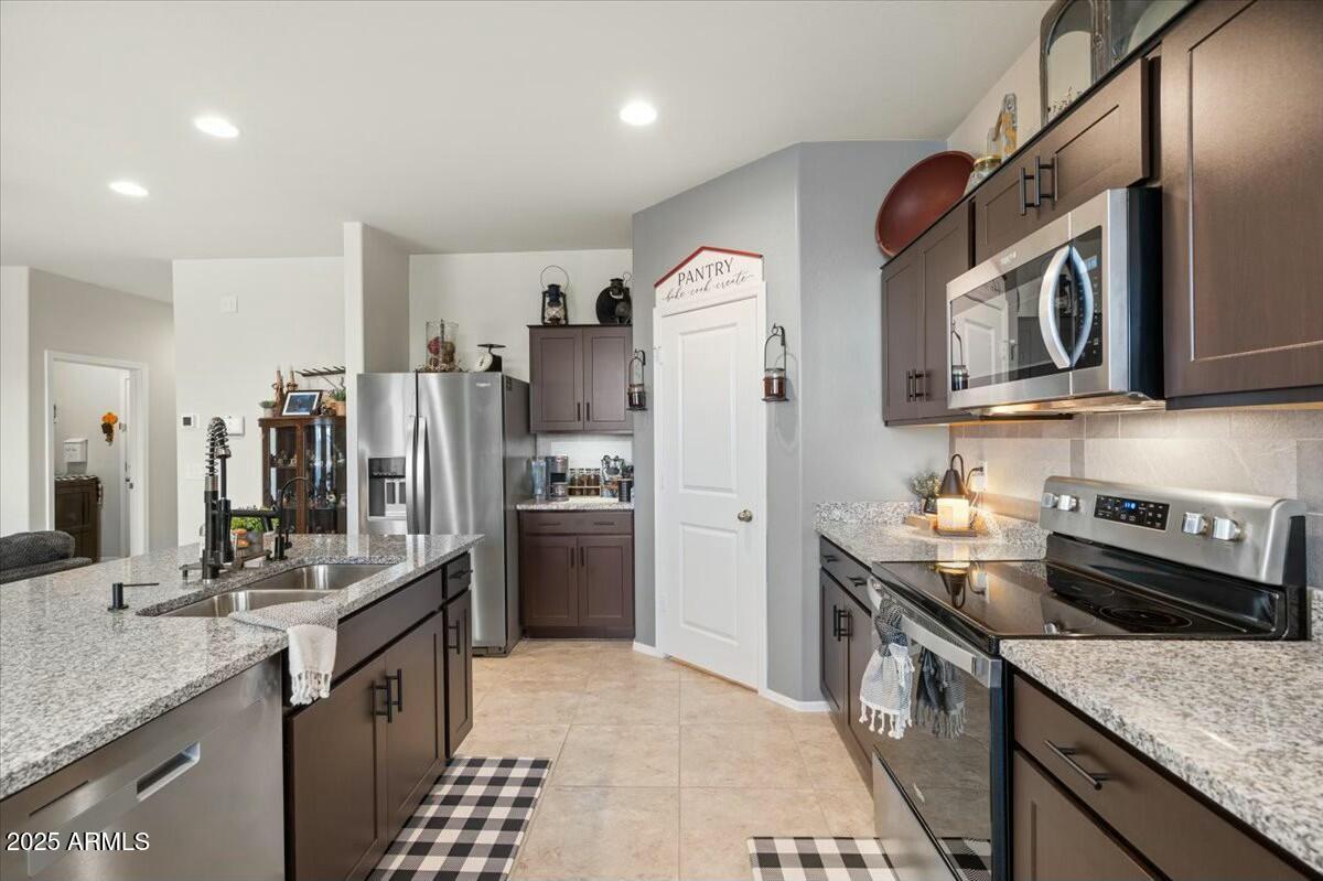 3422 N CINNABAR Place