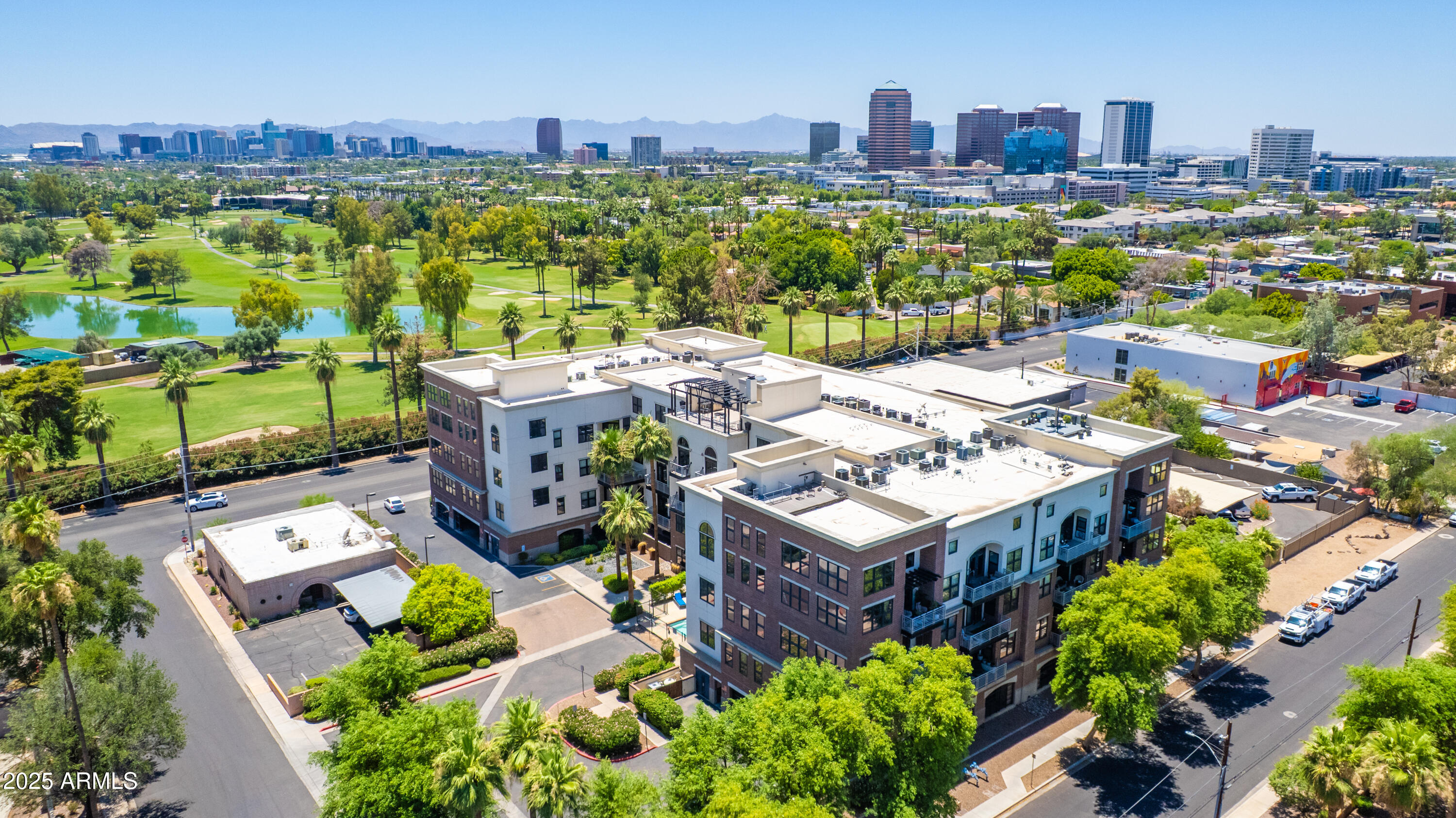 914 E OSBORN Road 208