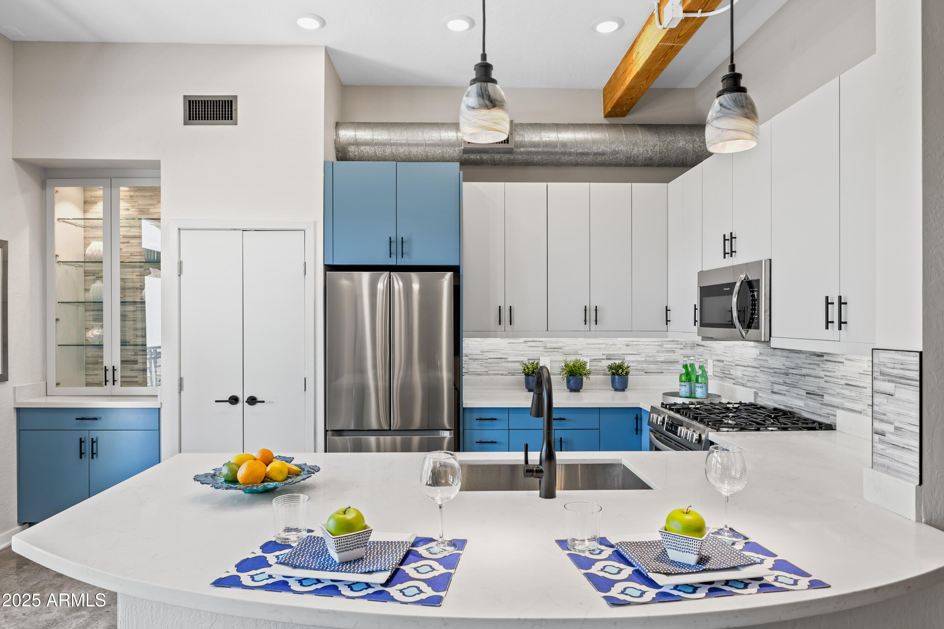 914 E OSBORN Road 208