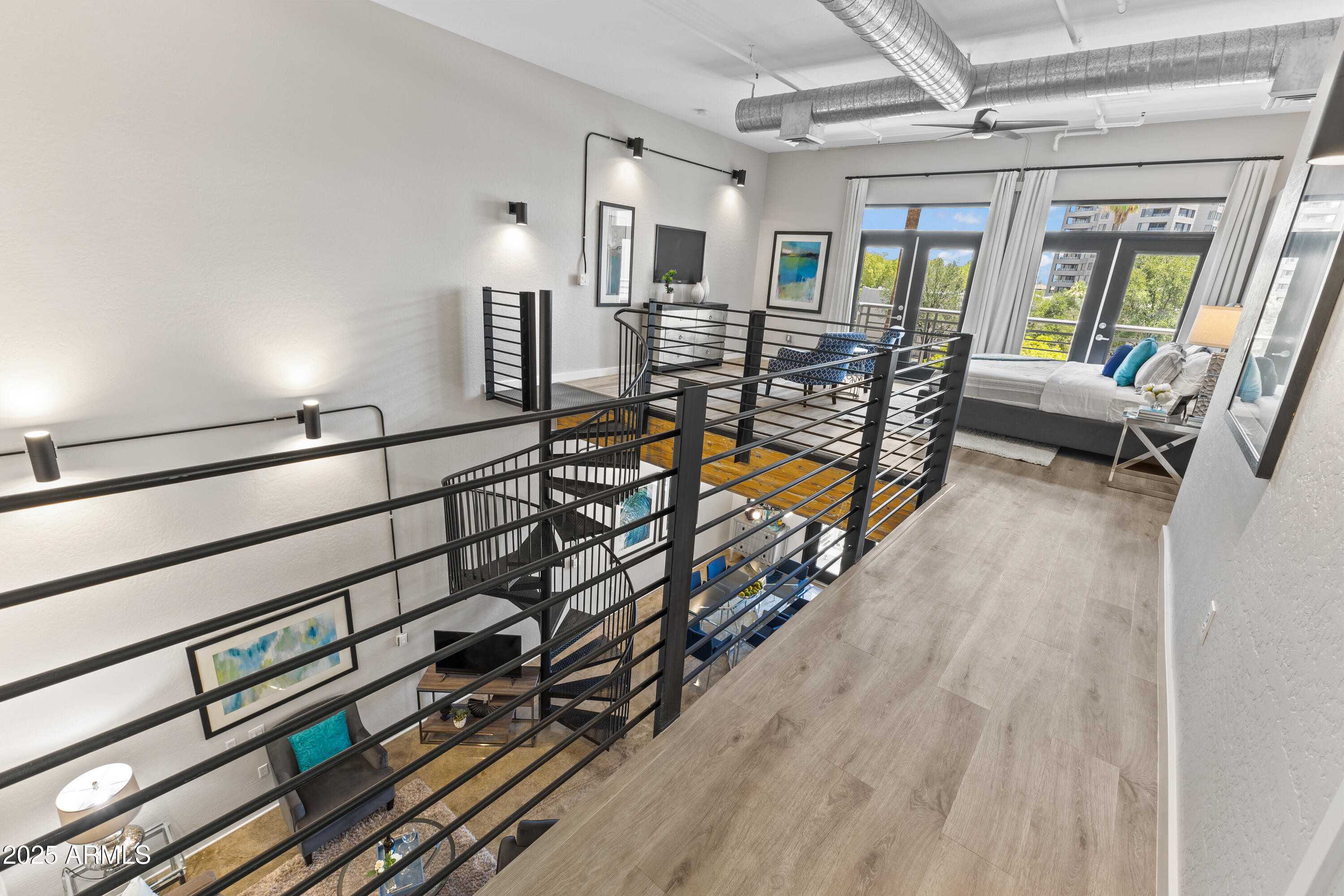 914 E OSBORN Road 208