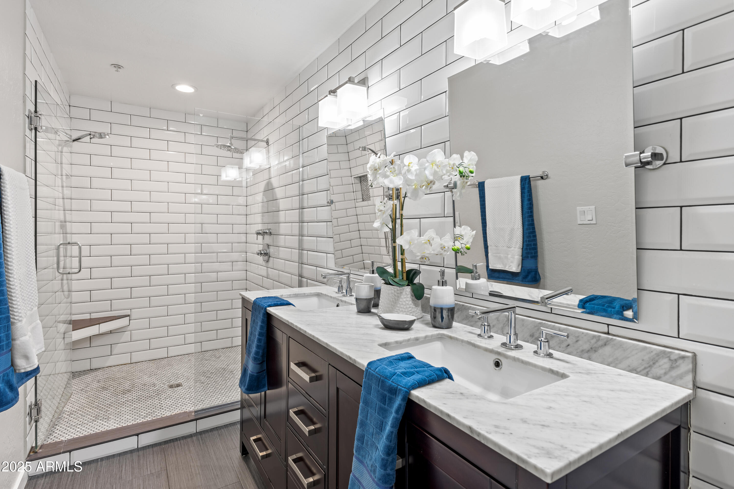 914 E OSBORN Road 208