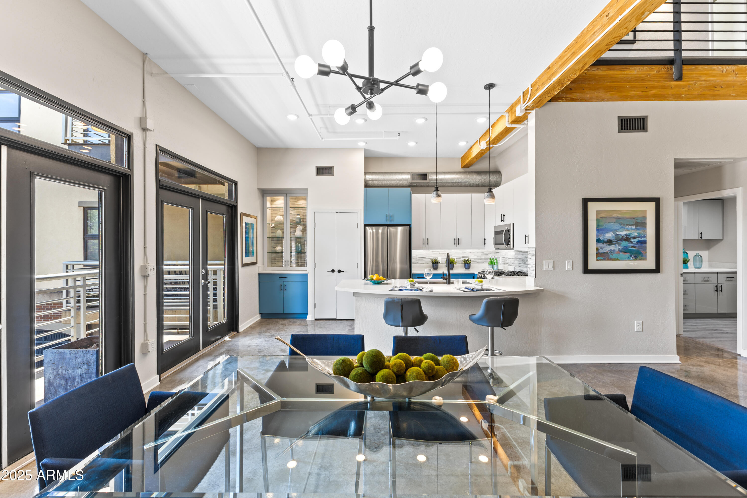 914 E OSBORN Road 208