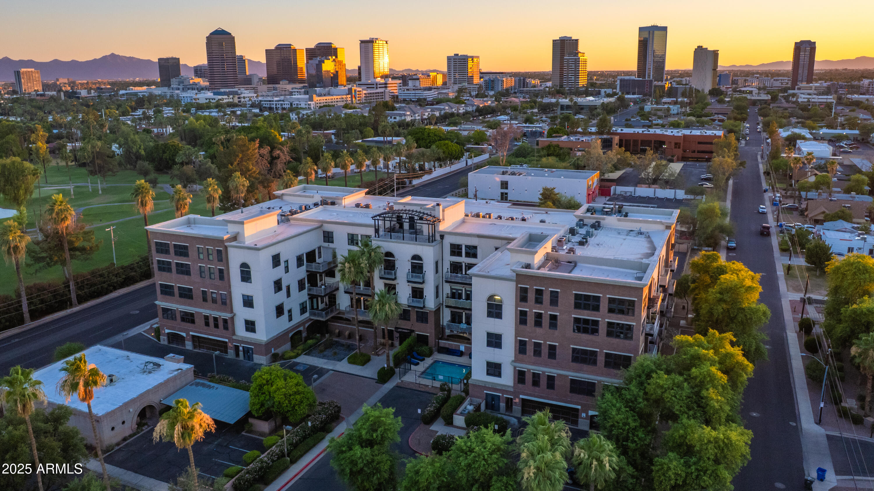 914 E OSBORN Road 208