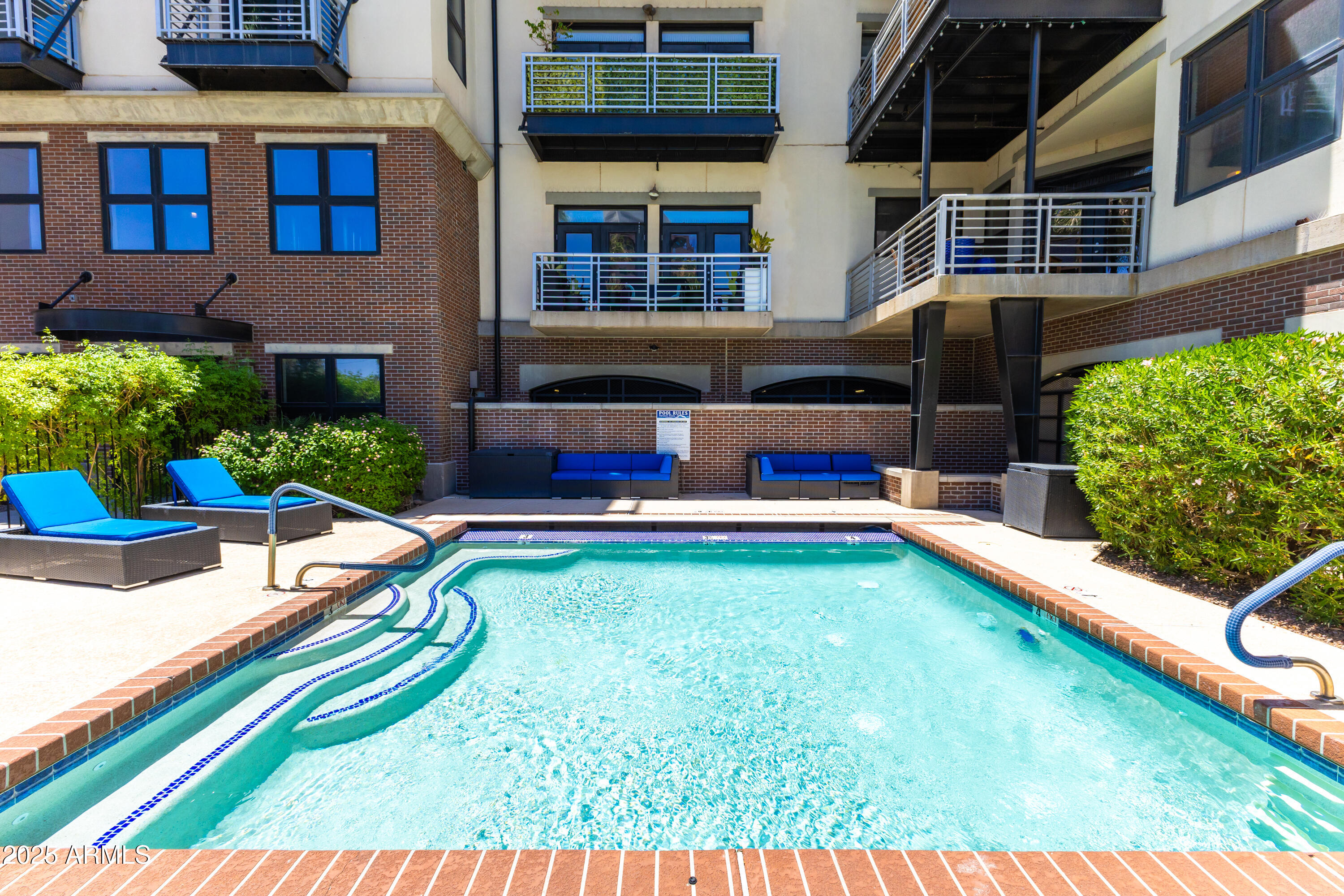 914 E OSBORN Road 208