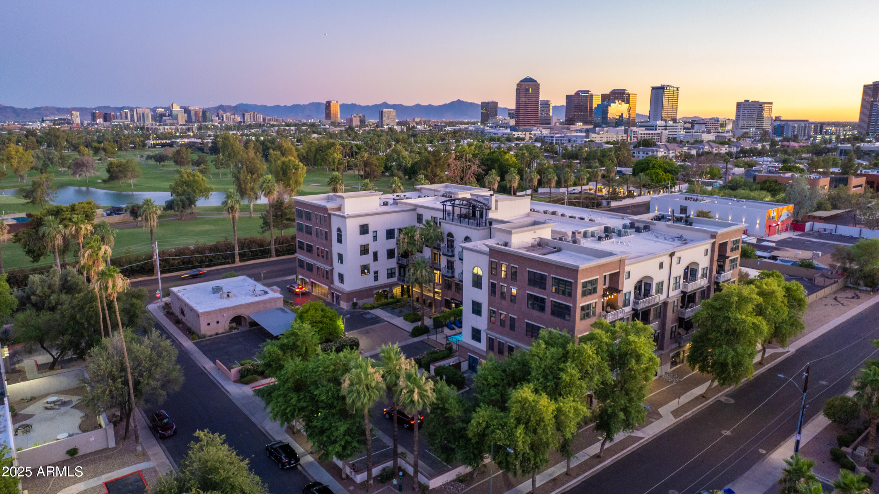 914 E OSBORN Road 208