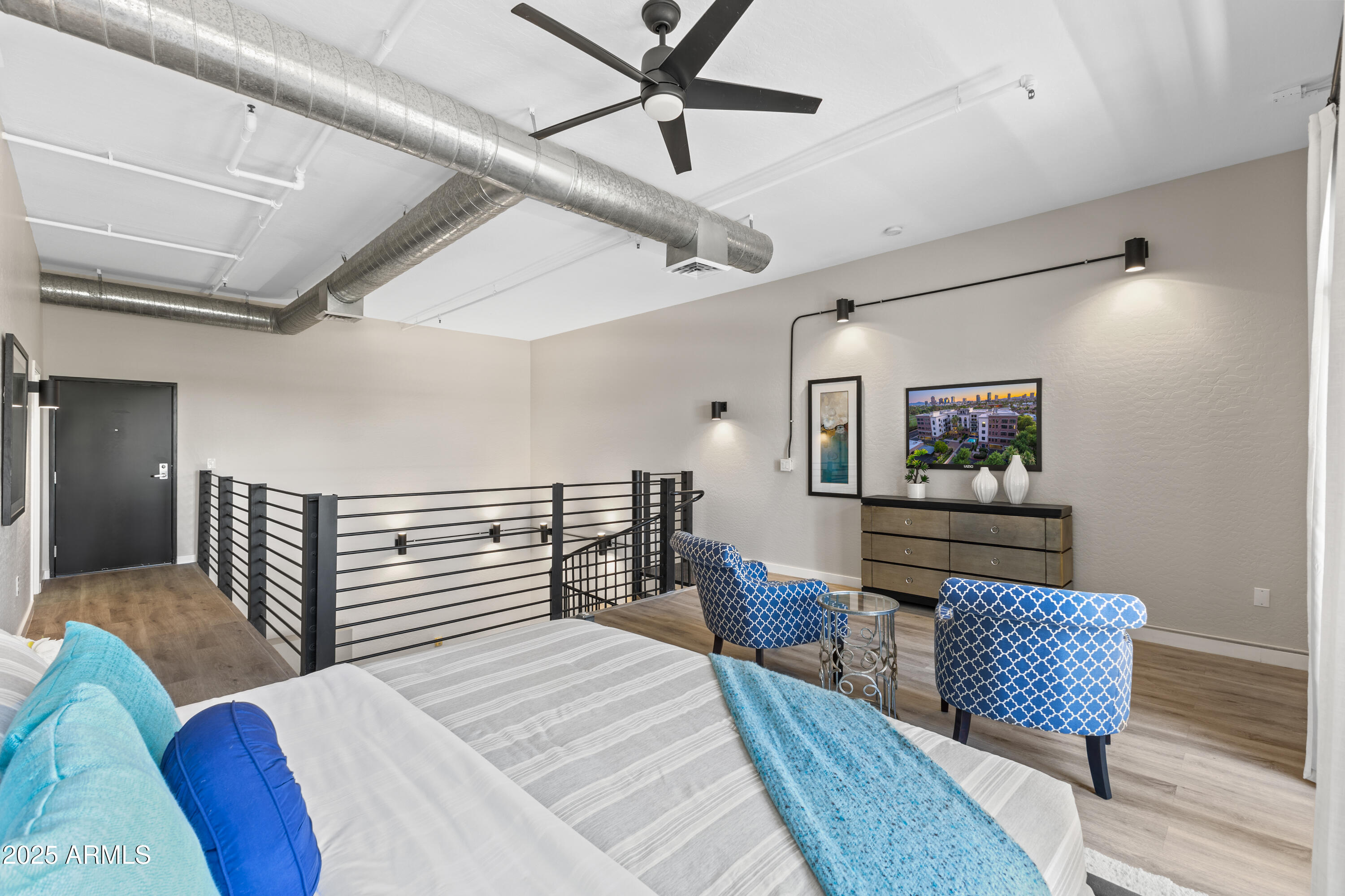 914 E OSBORN Road 208