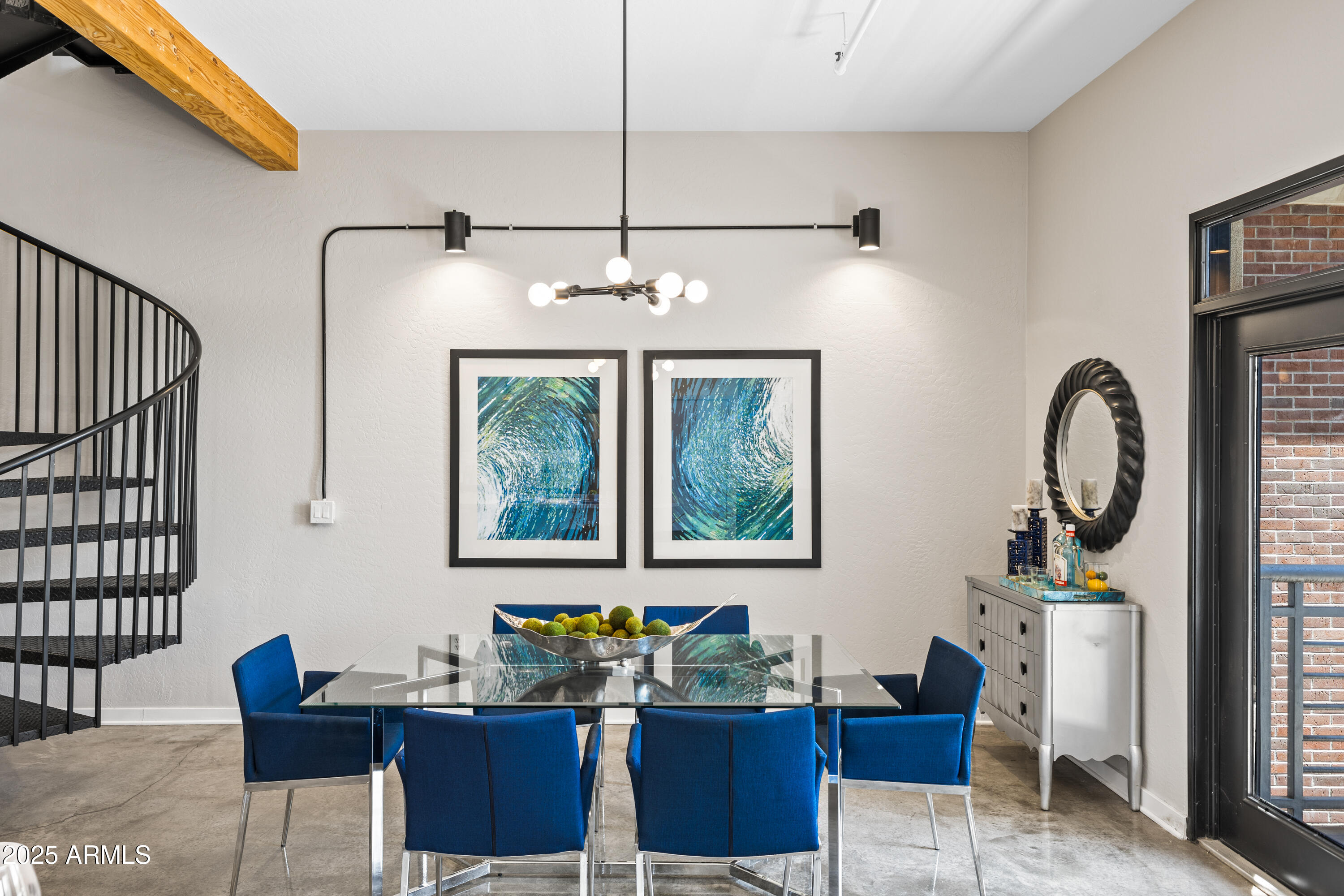 914 E OSBORN Road 208