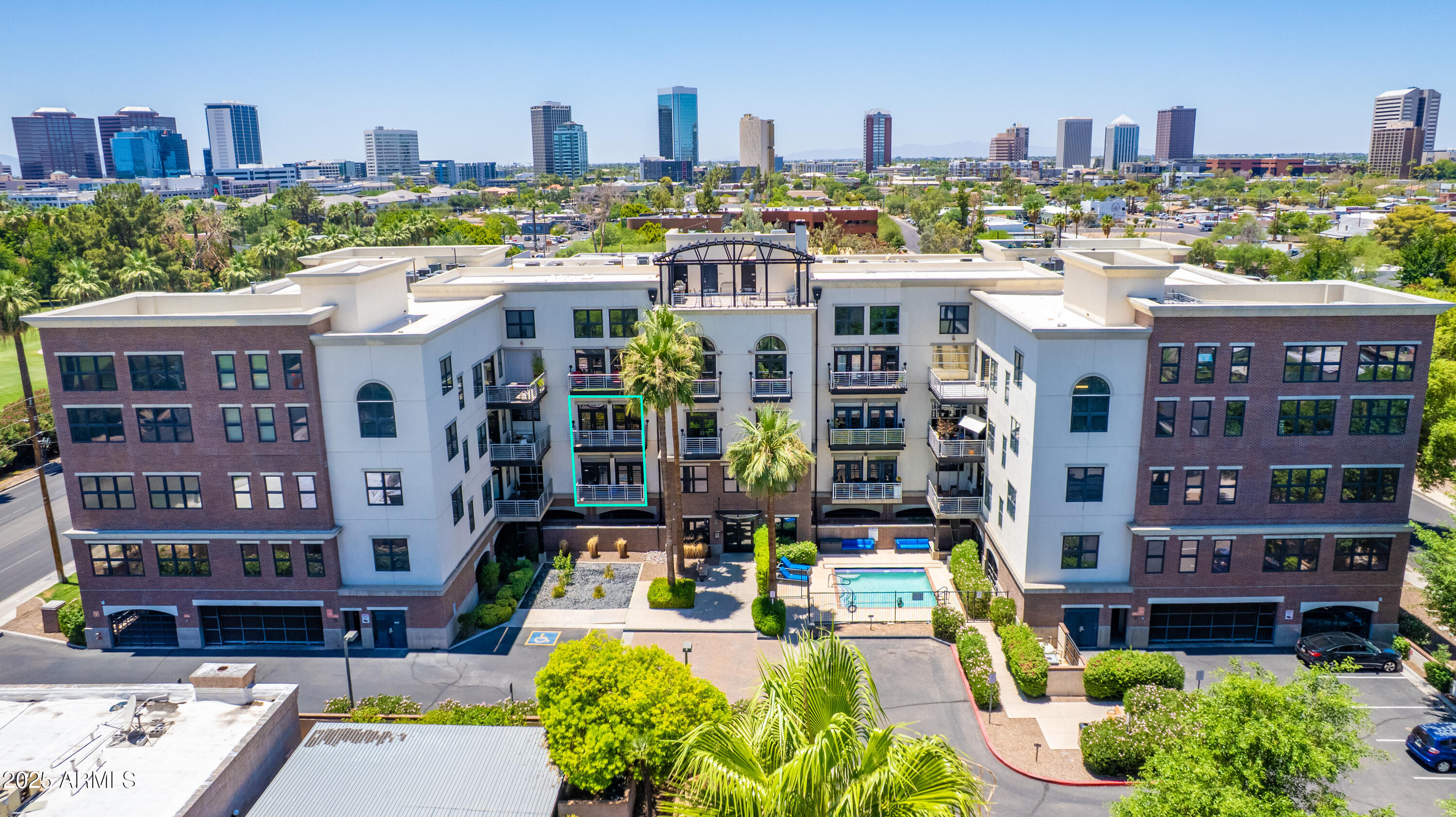 914 E OSBORN Road 208