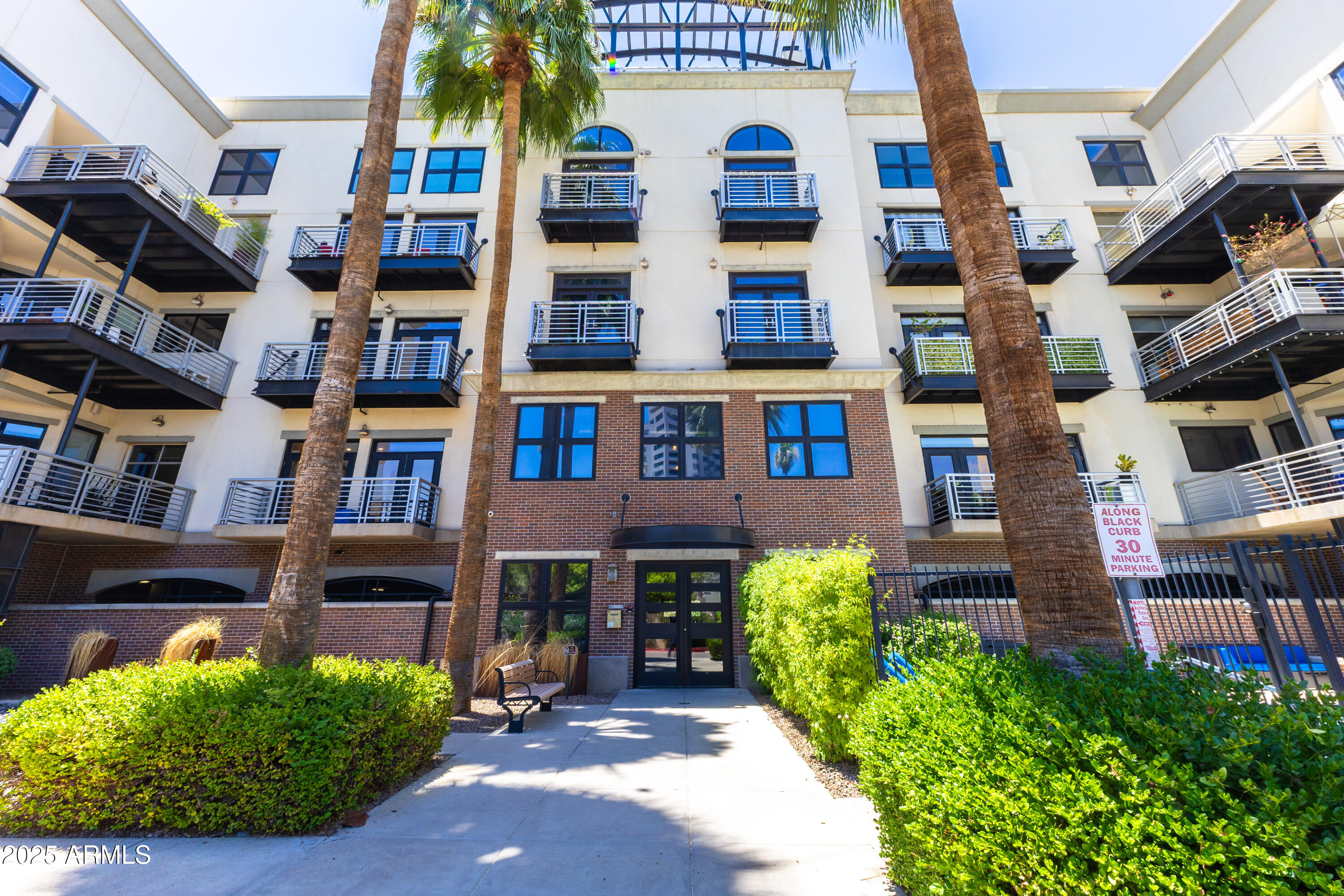 914 E OSBORN Road 208