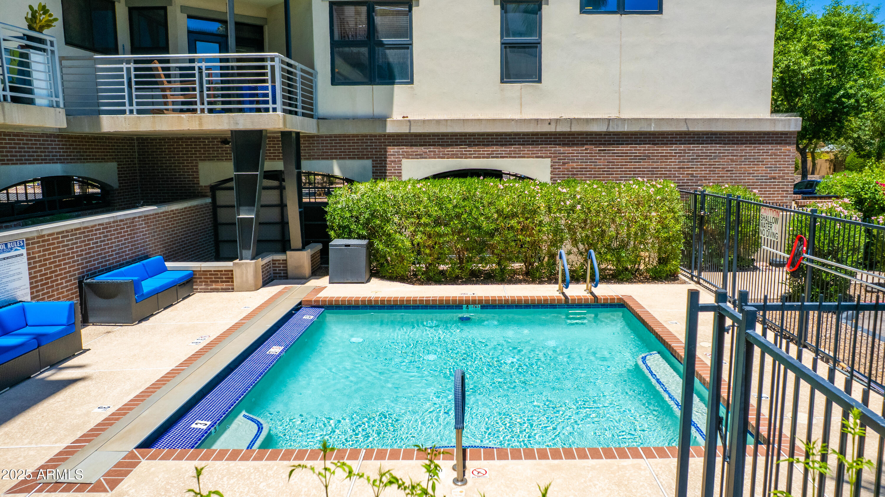 914 E OSBORN Road 208