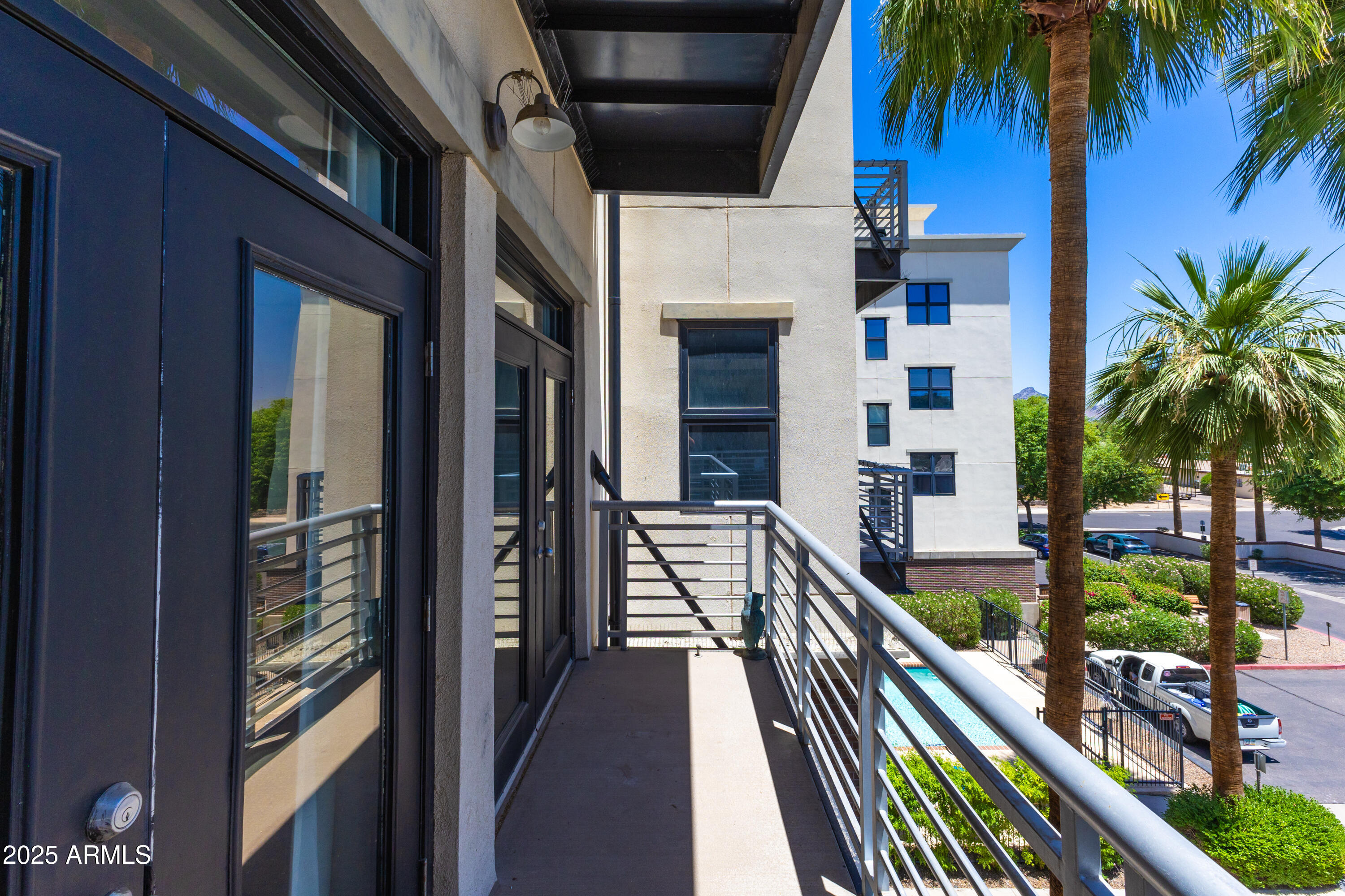 914 E OSBORN Road 208