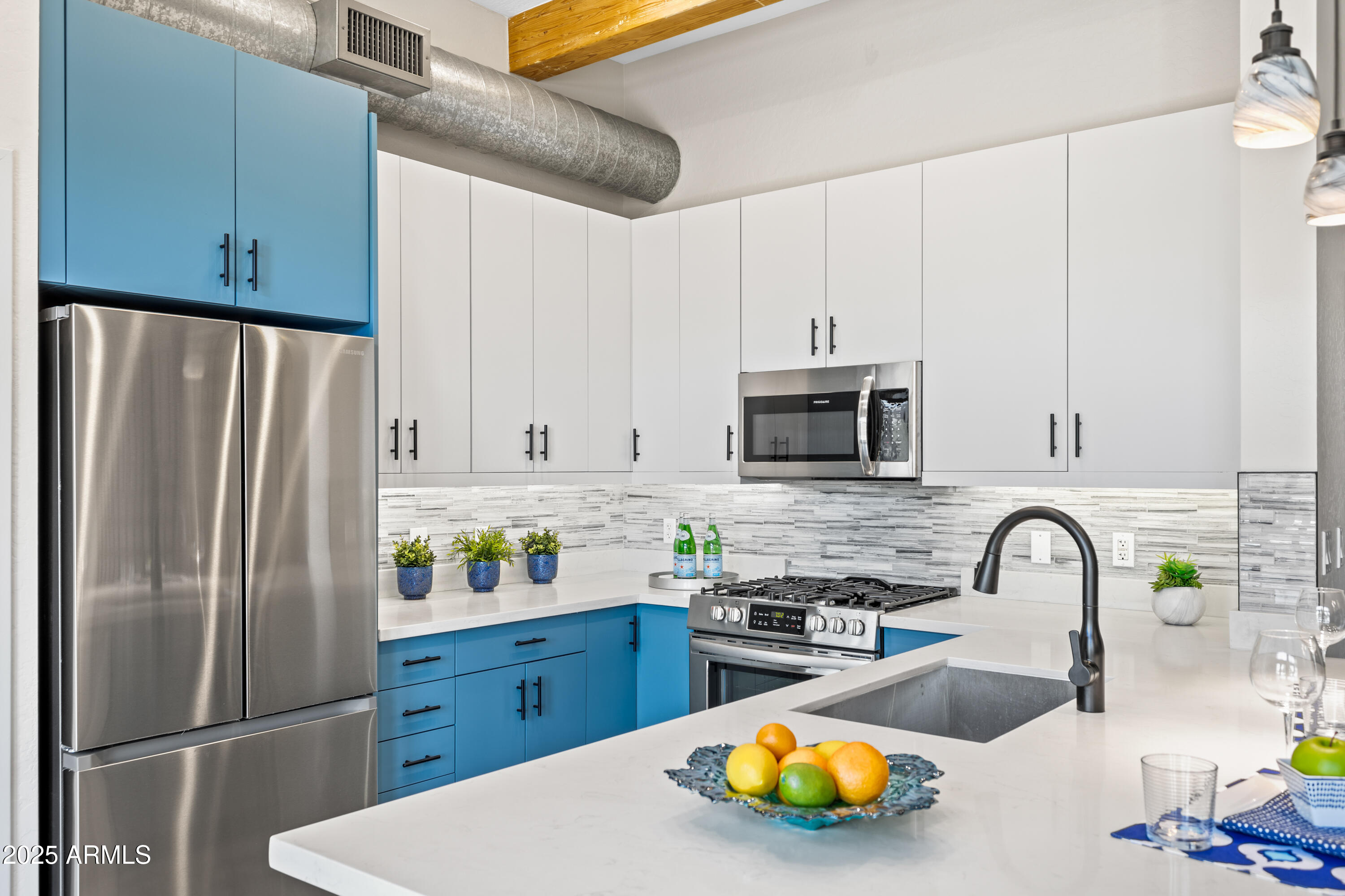 914 E OSBORN Road 208