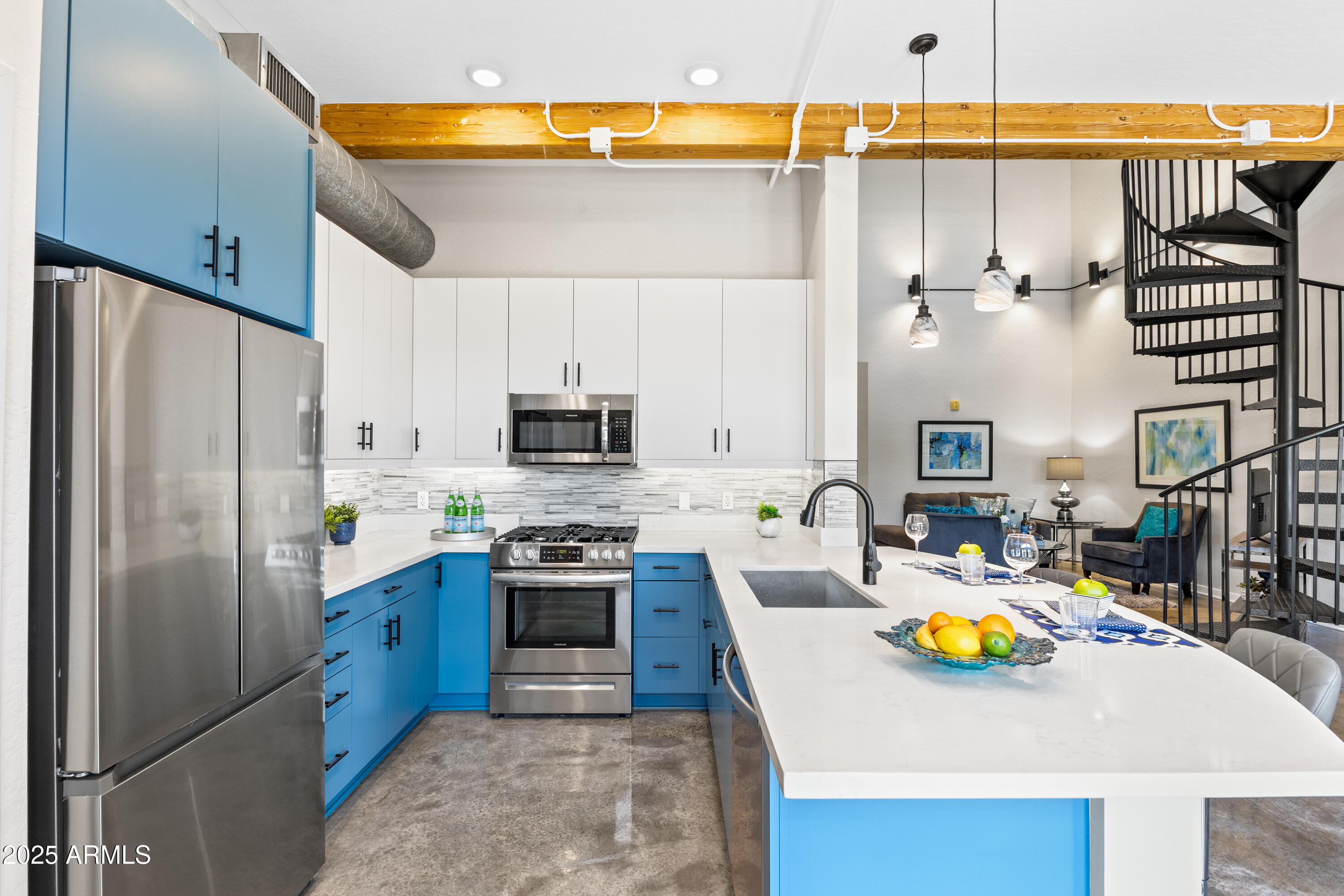 914 E OSBORN Road 208