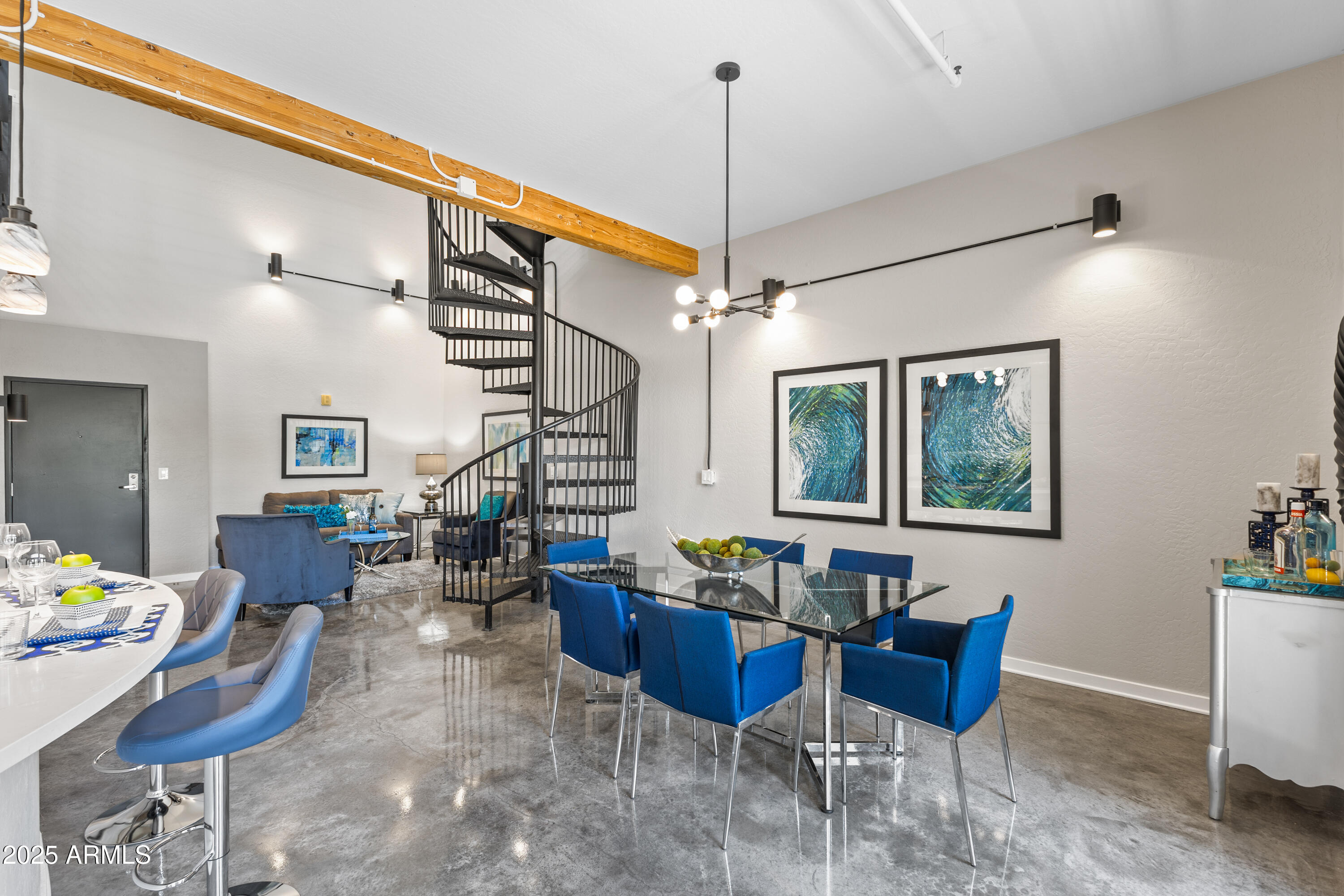 914 E OSBORN Road 208