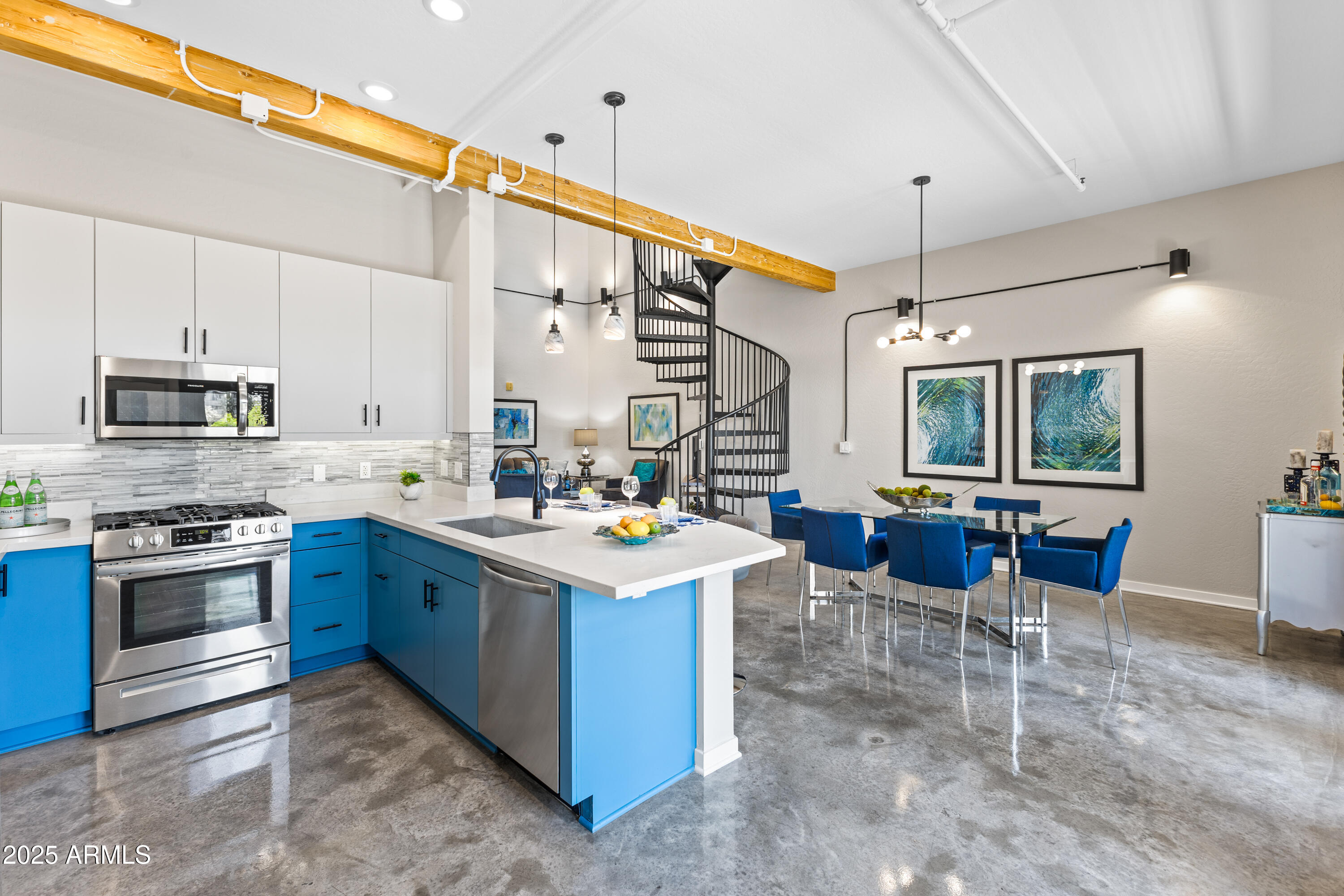 914 E OSBORN Road, 208