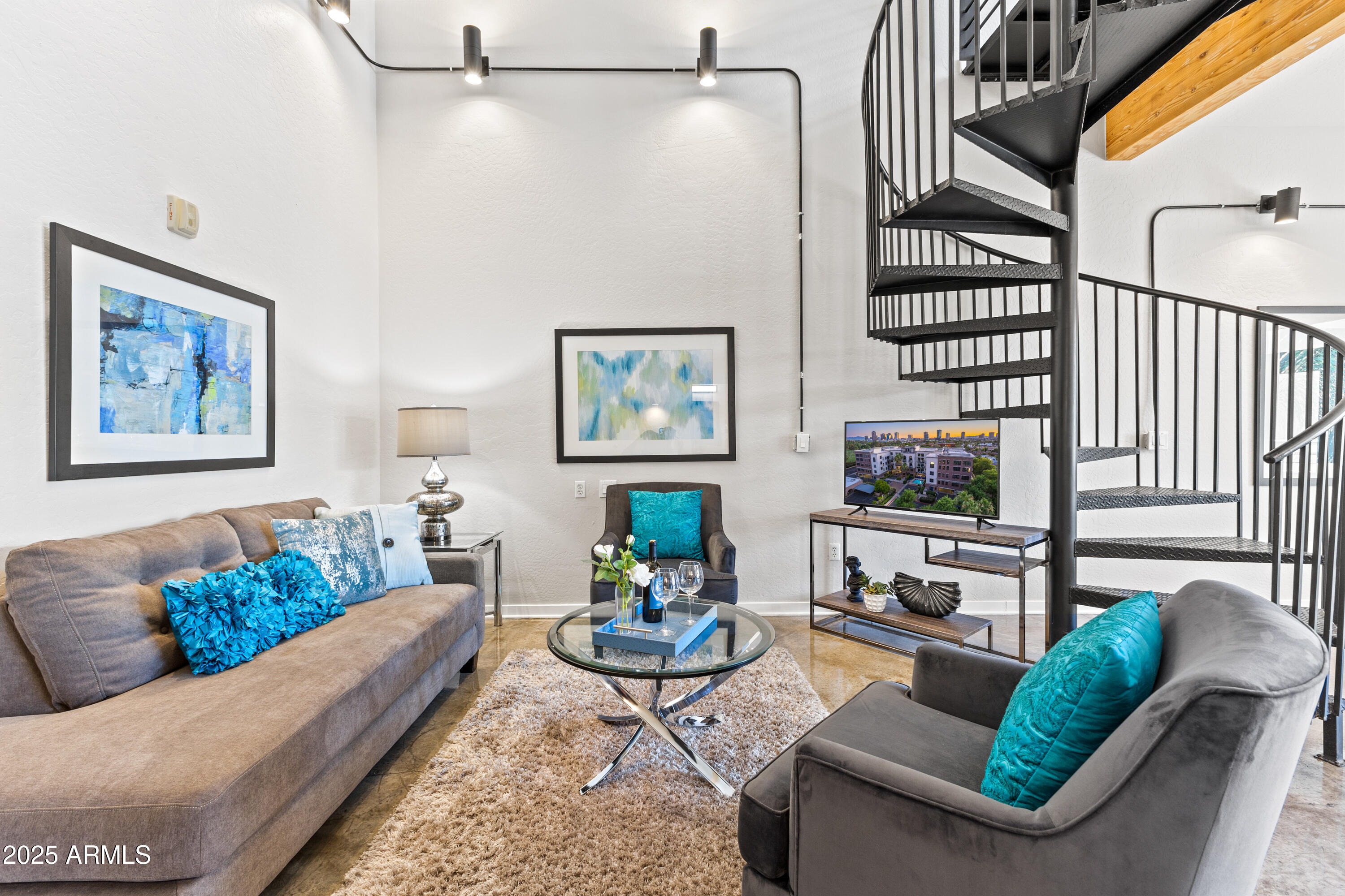 914 E OSBORN Road, 208