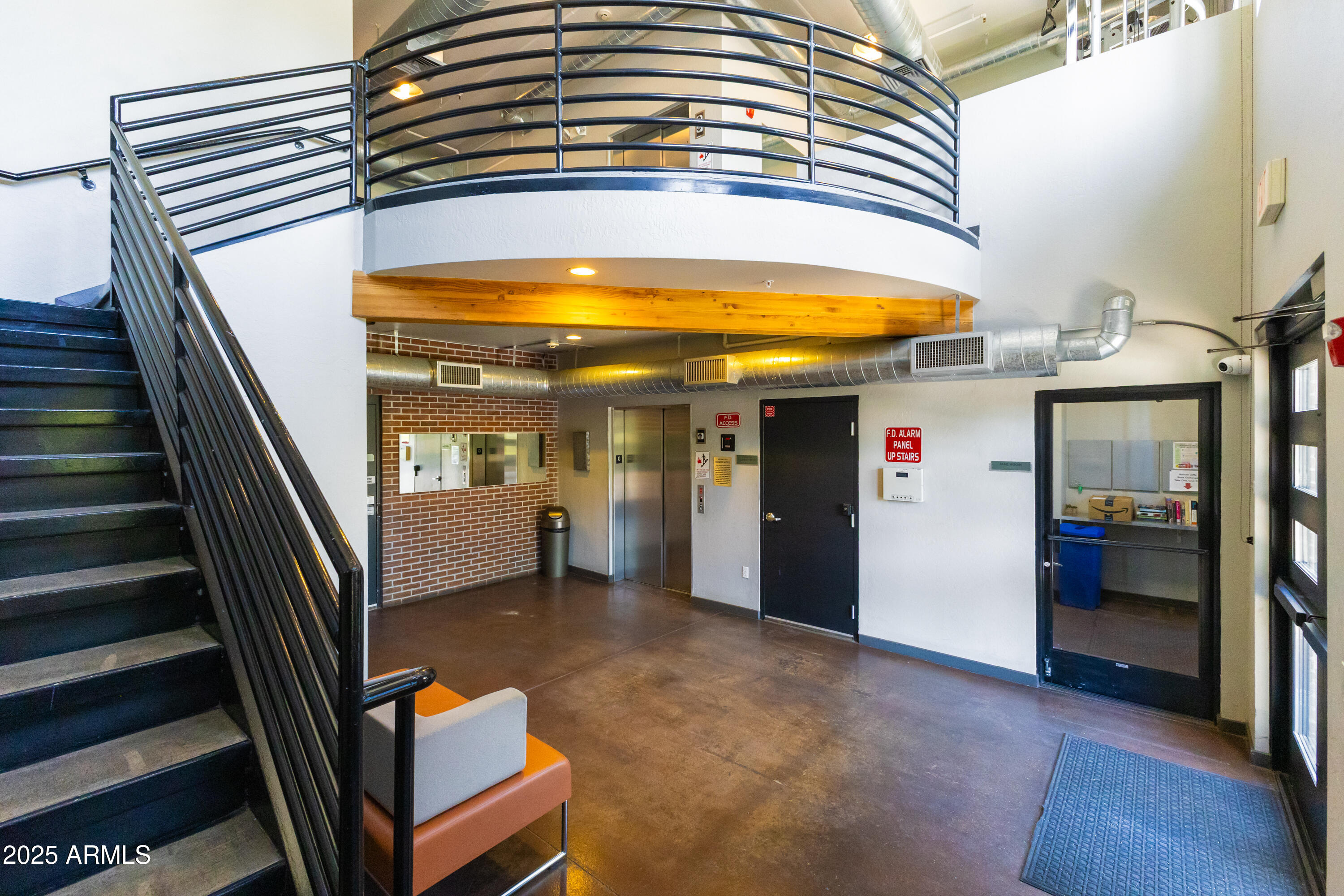 914 E OSBORN Road, 208