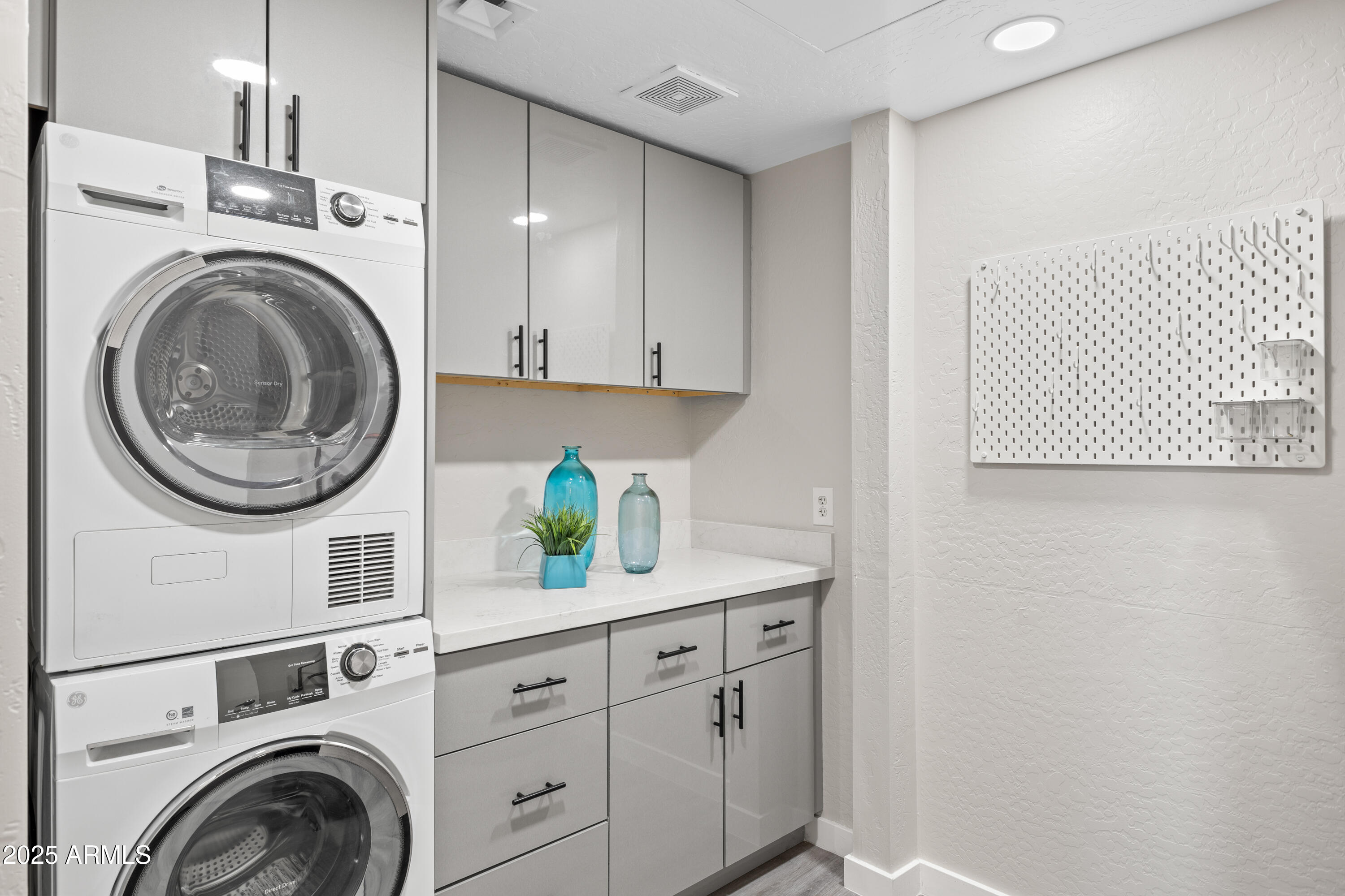 914 E OSBORN Road, 208