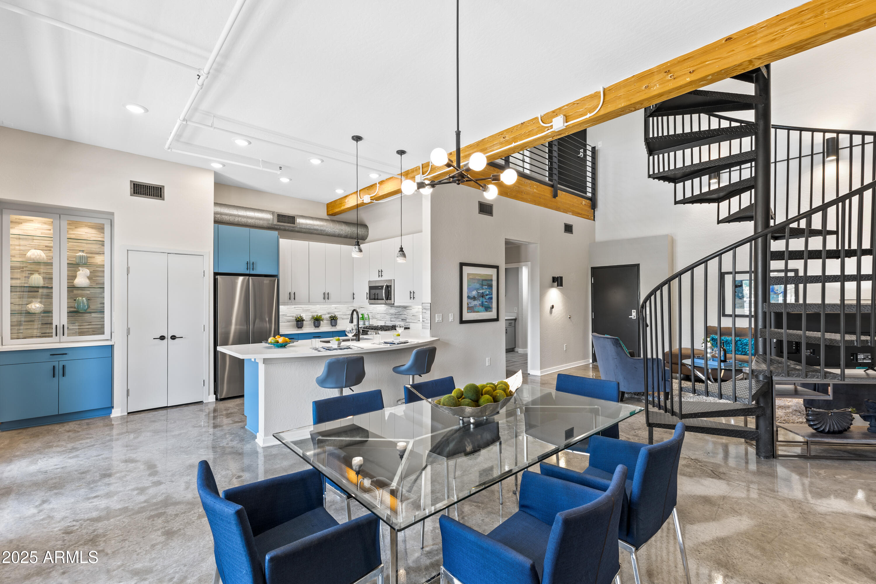 914 E OSBORN Road, 208