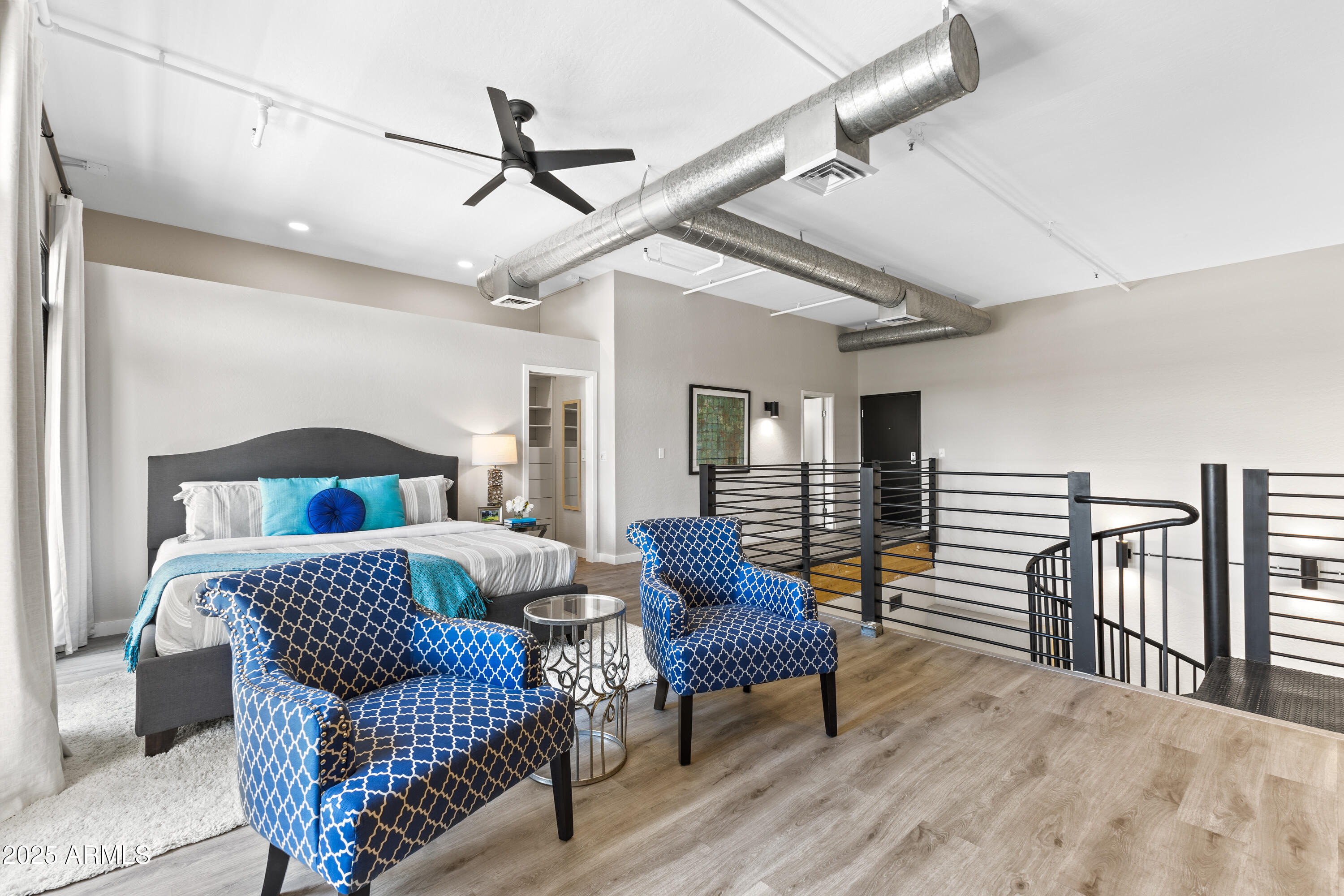 914 E OSBORN Road, 208