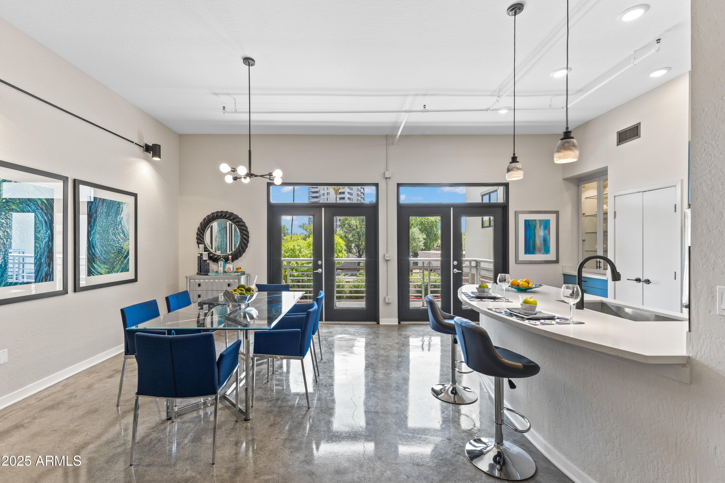 914 E OSBORN Road, 208