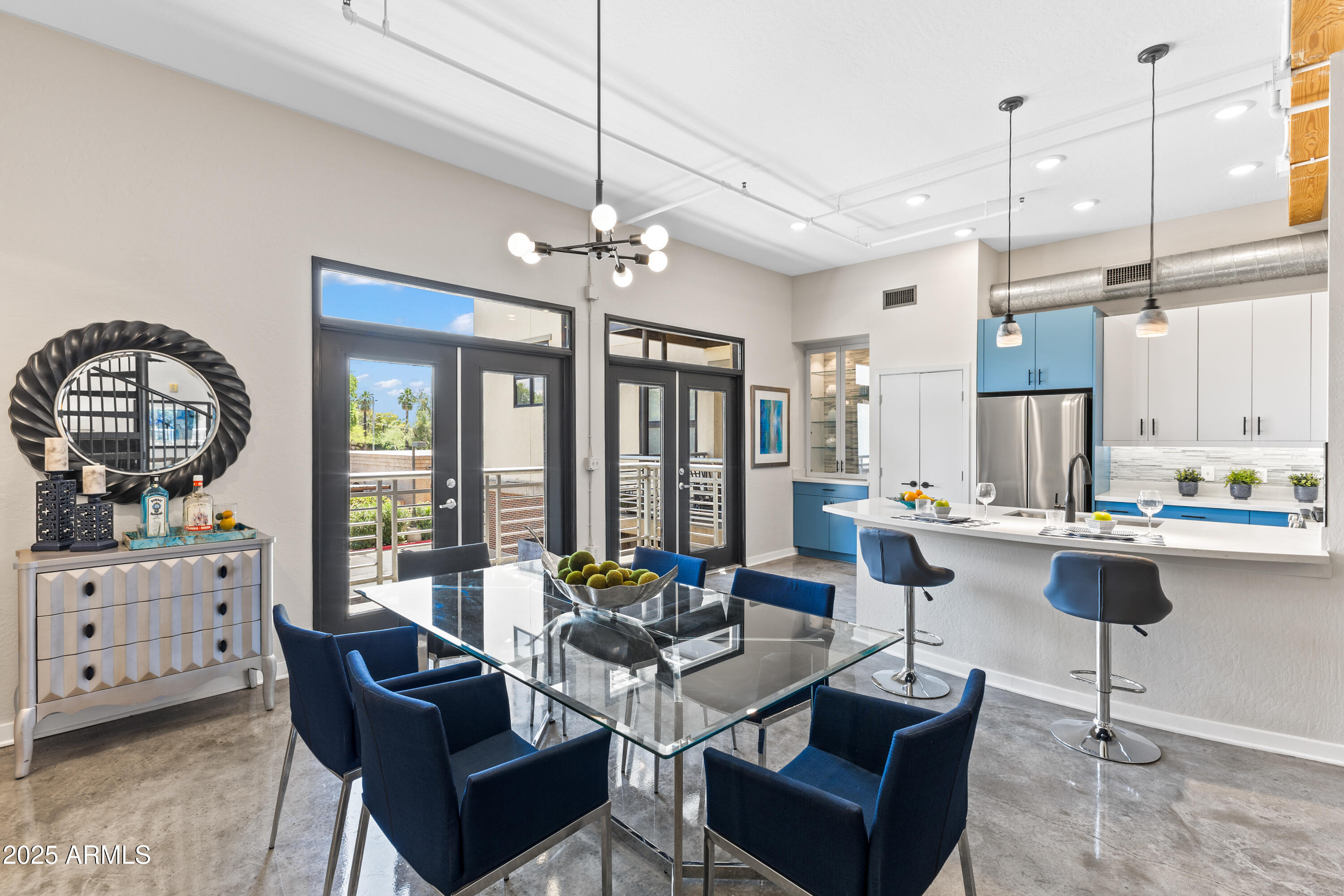 914 E OSBORN Road, 208