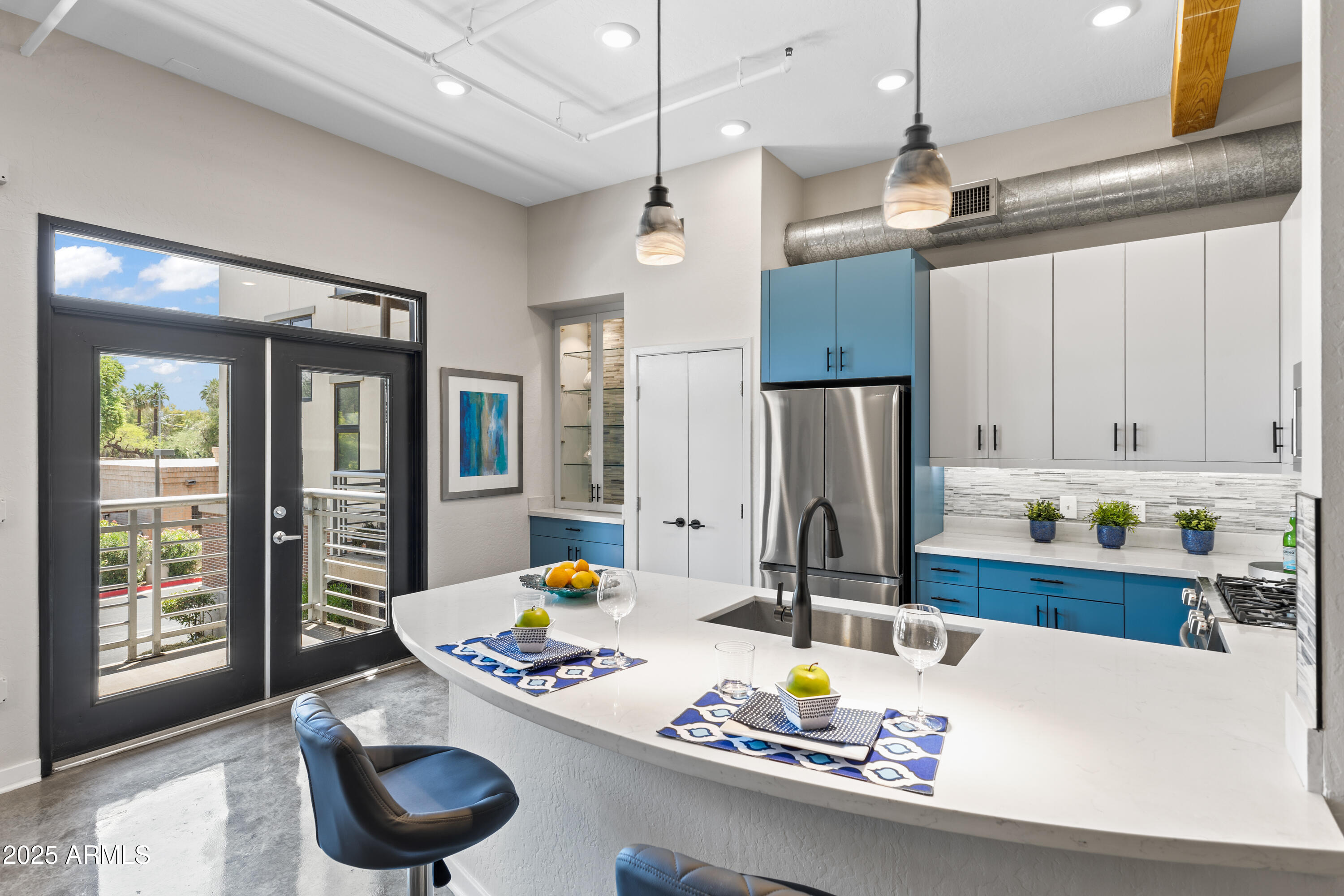 914 E OSBORN Road, 208