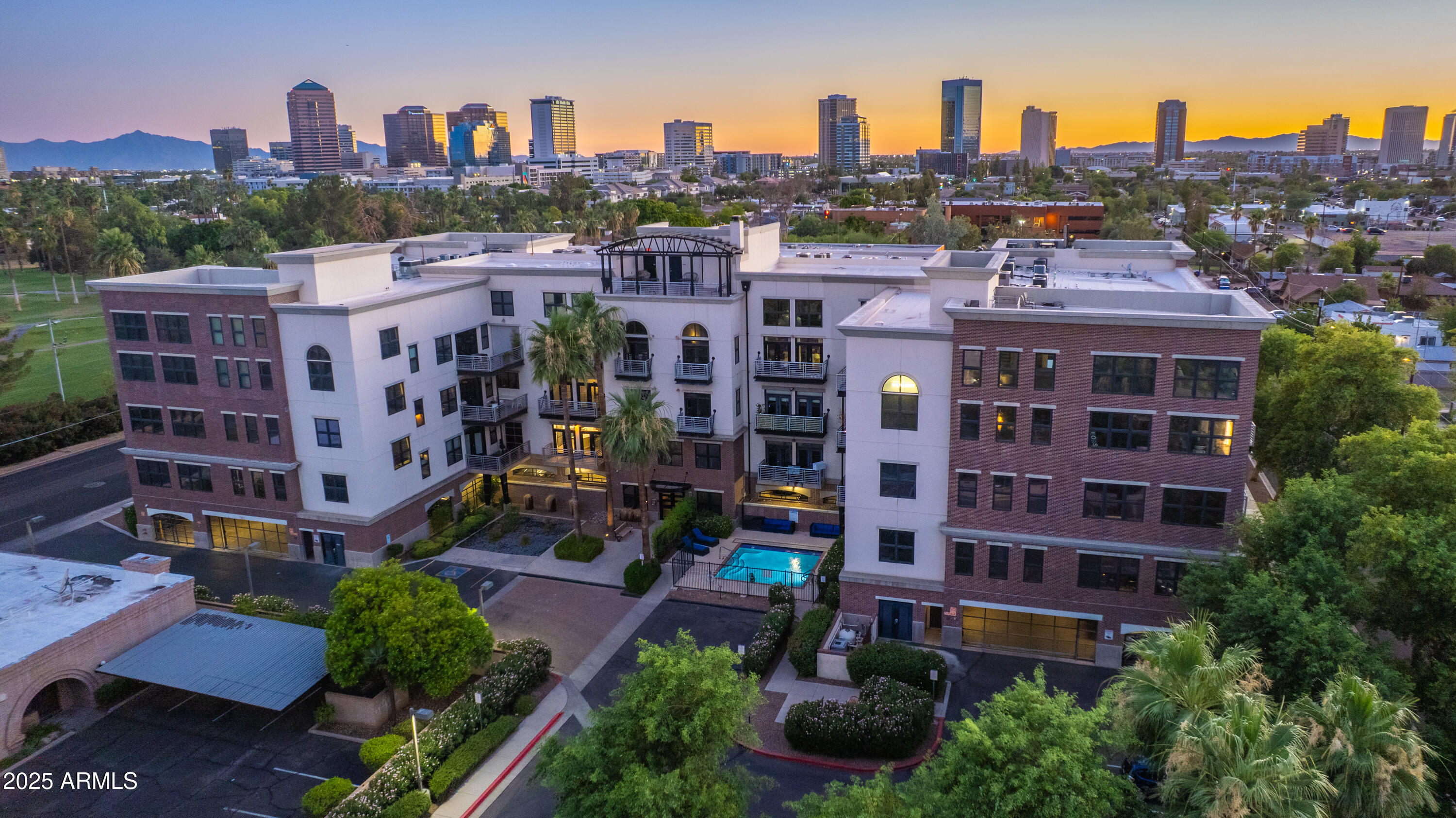 914 E OSBORN Road, 208