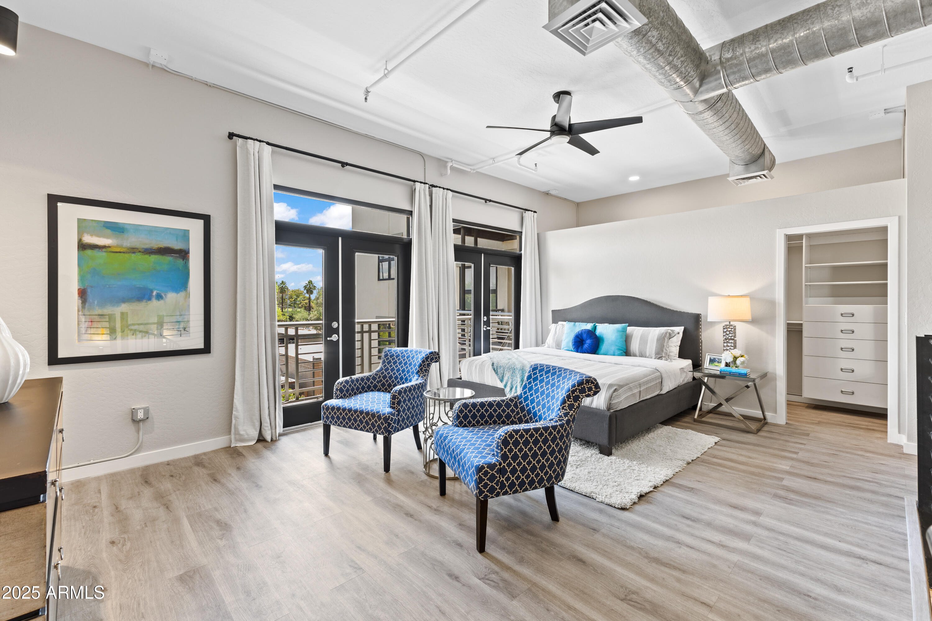 914 E OSBORN Road, 208