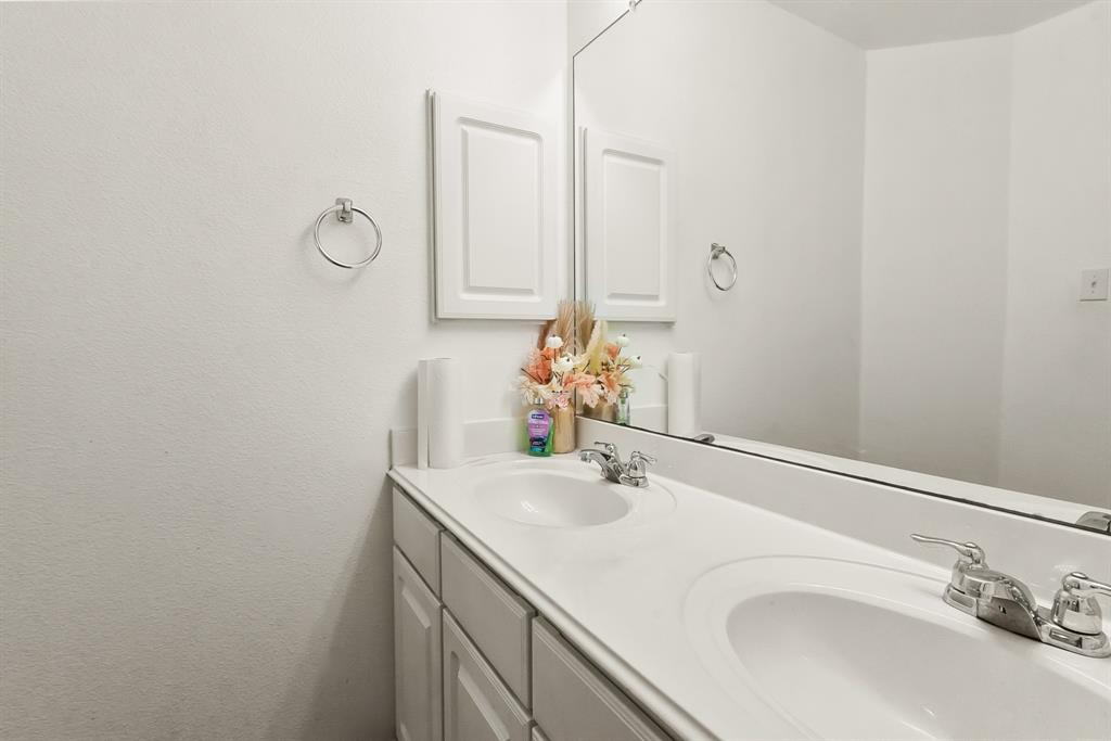 1942 Macondray Drive