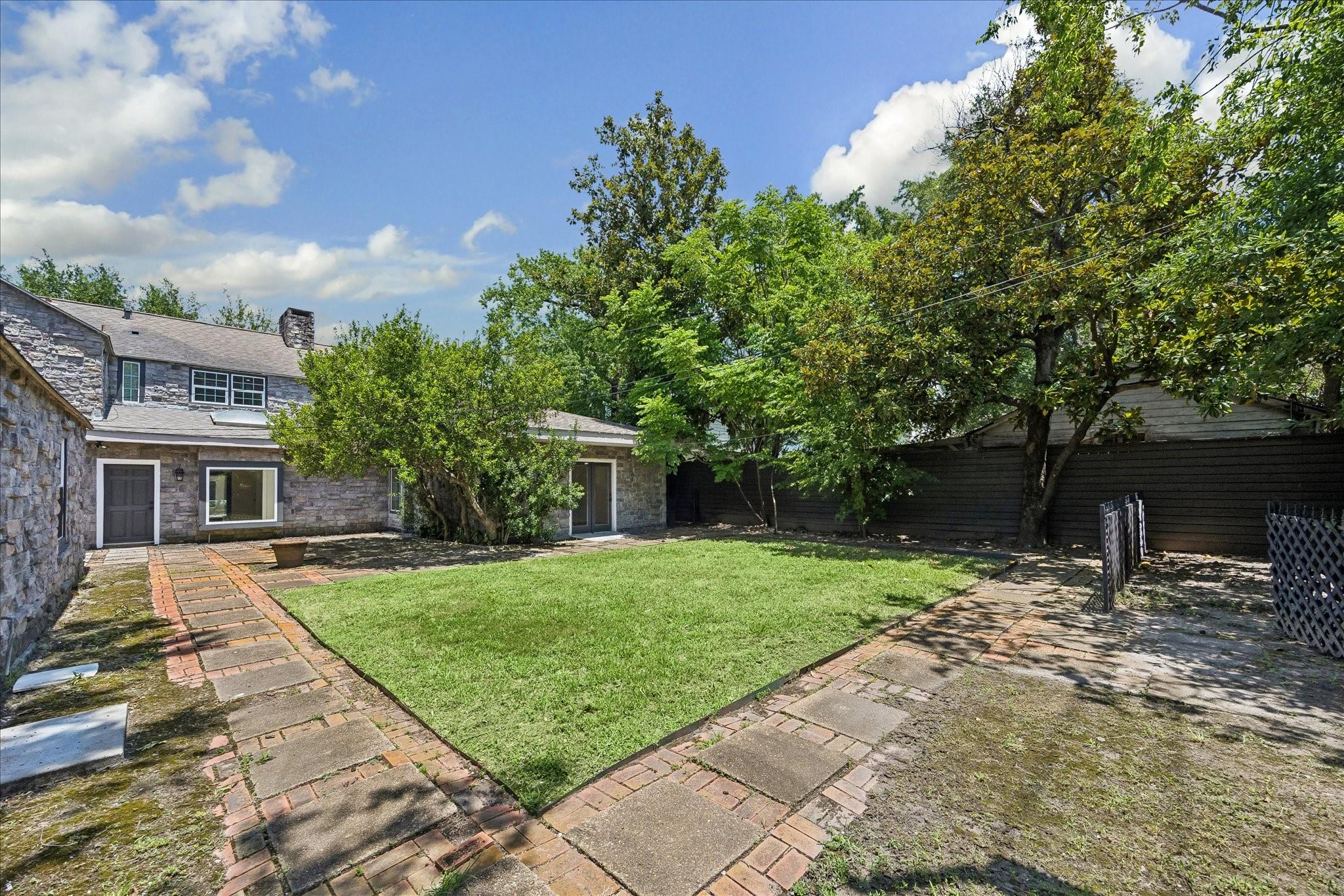 3071 Locke Lane