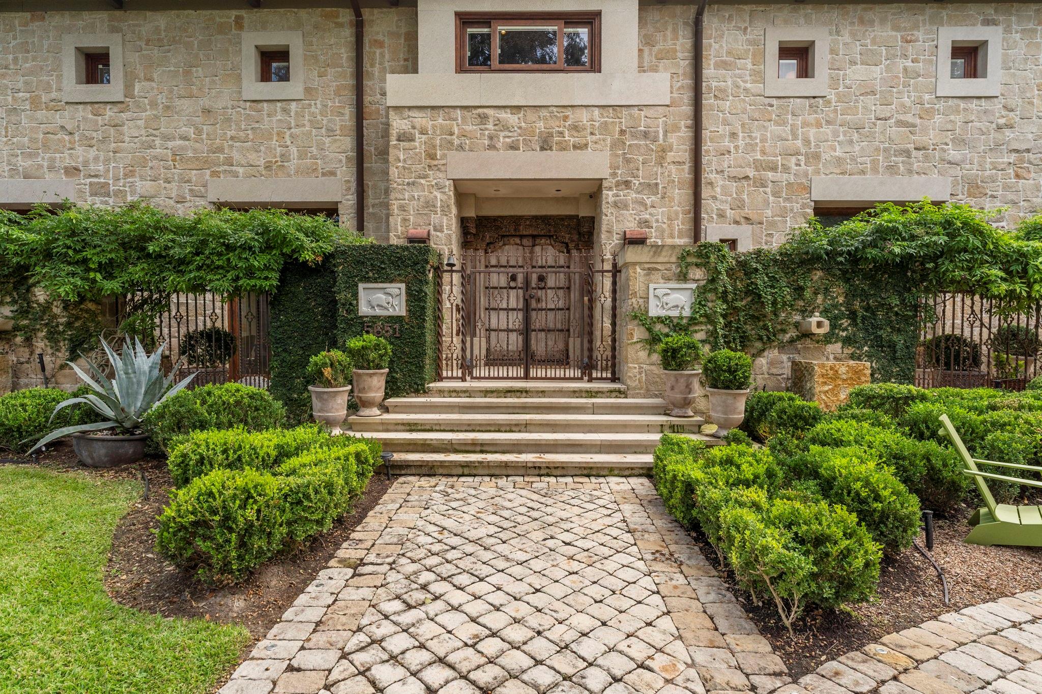 5651 Doliver Drive, Houston