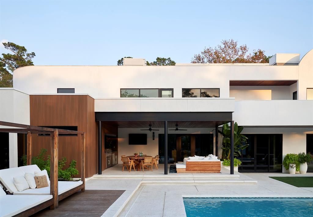 4004 Inverness Drive