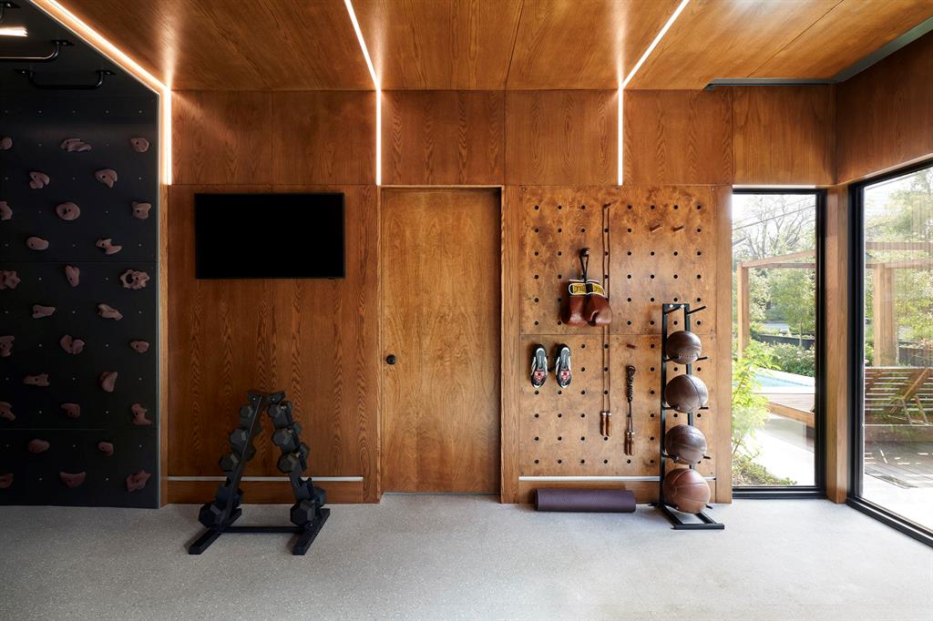 4004 Inverness Drive