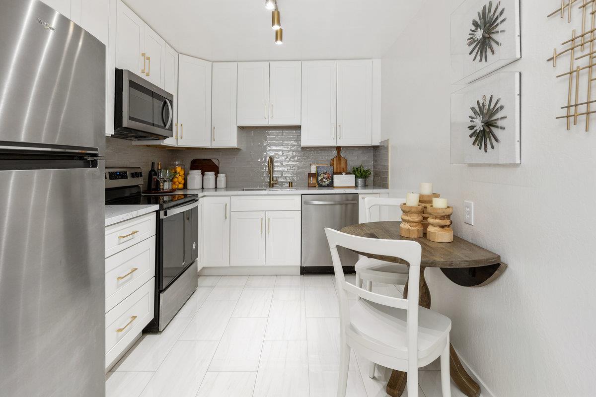 3241 Mission ST 7