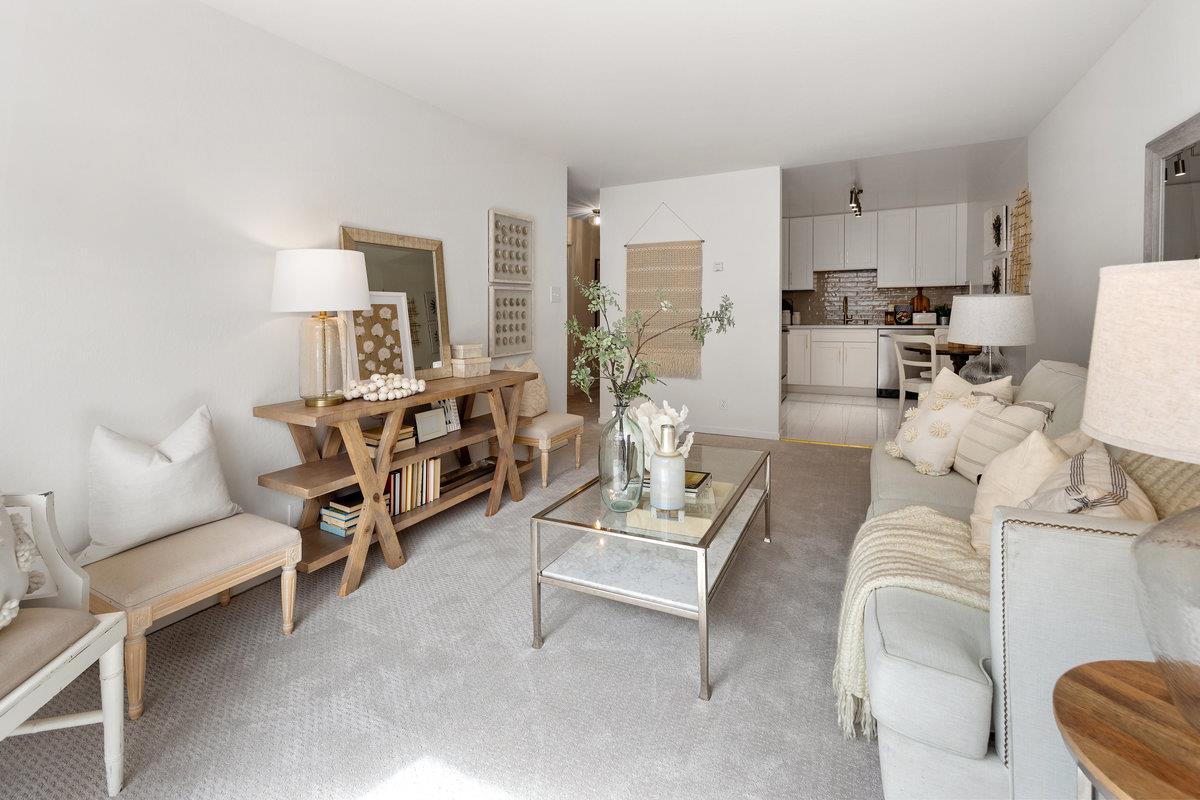 3241 Mission ST 7