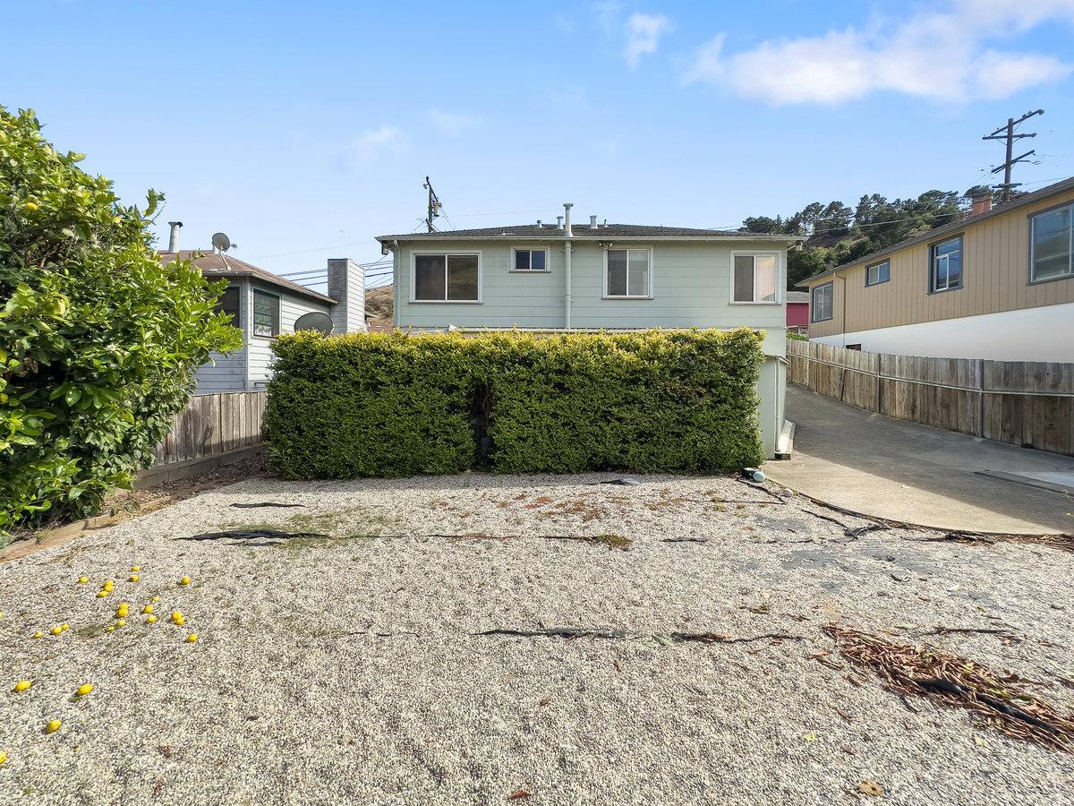 748 Larch AVE