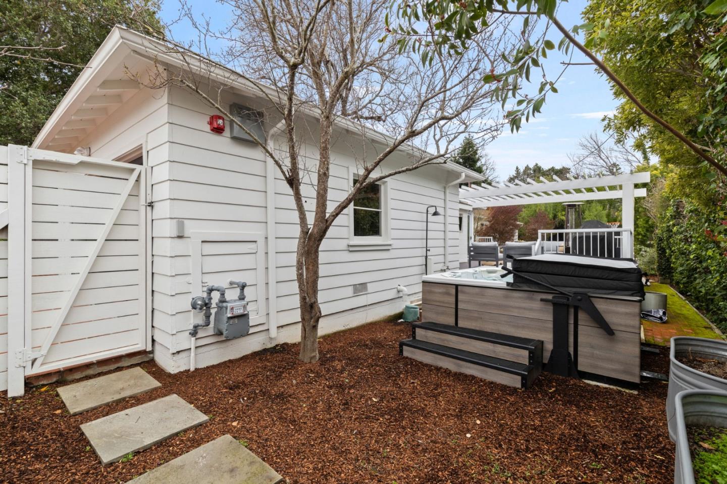 610 Yale DR