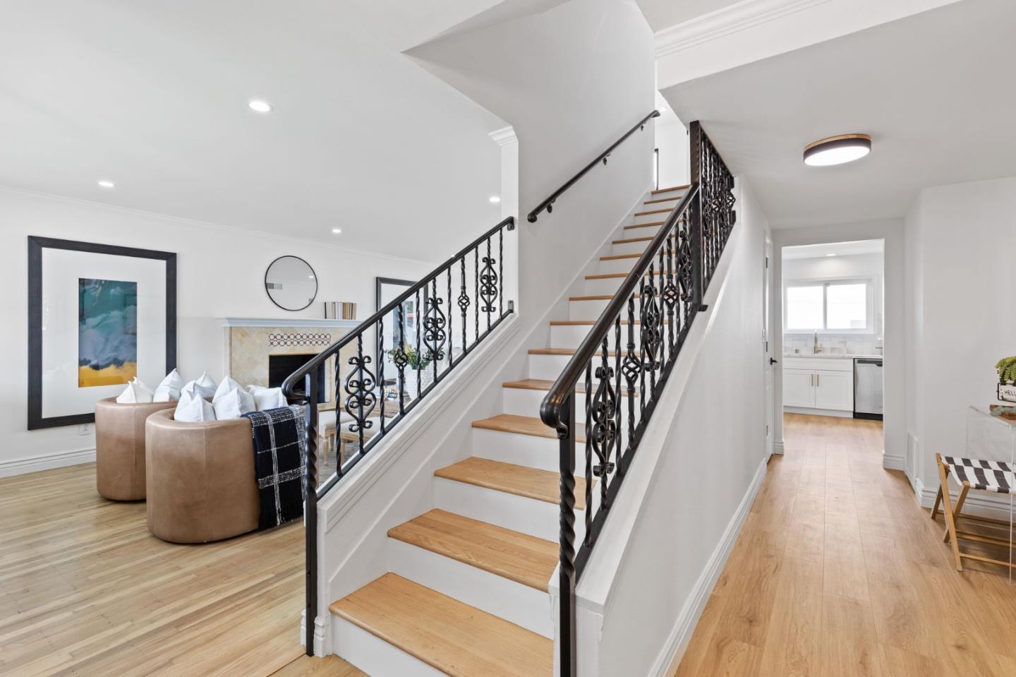 2555 Donegal AVE
