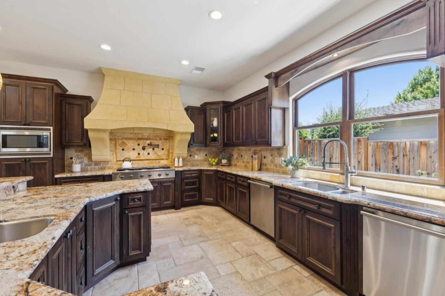 716 Rosewood Drive