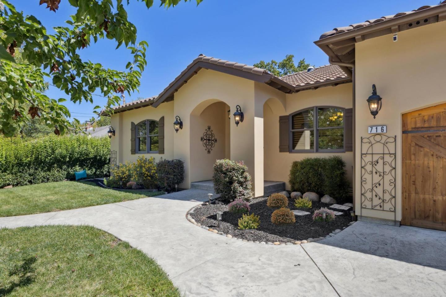 716 Rosewood Drive