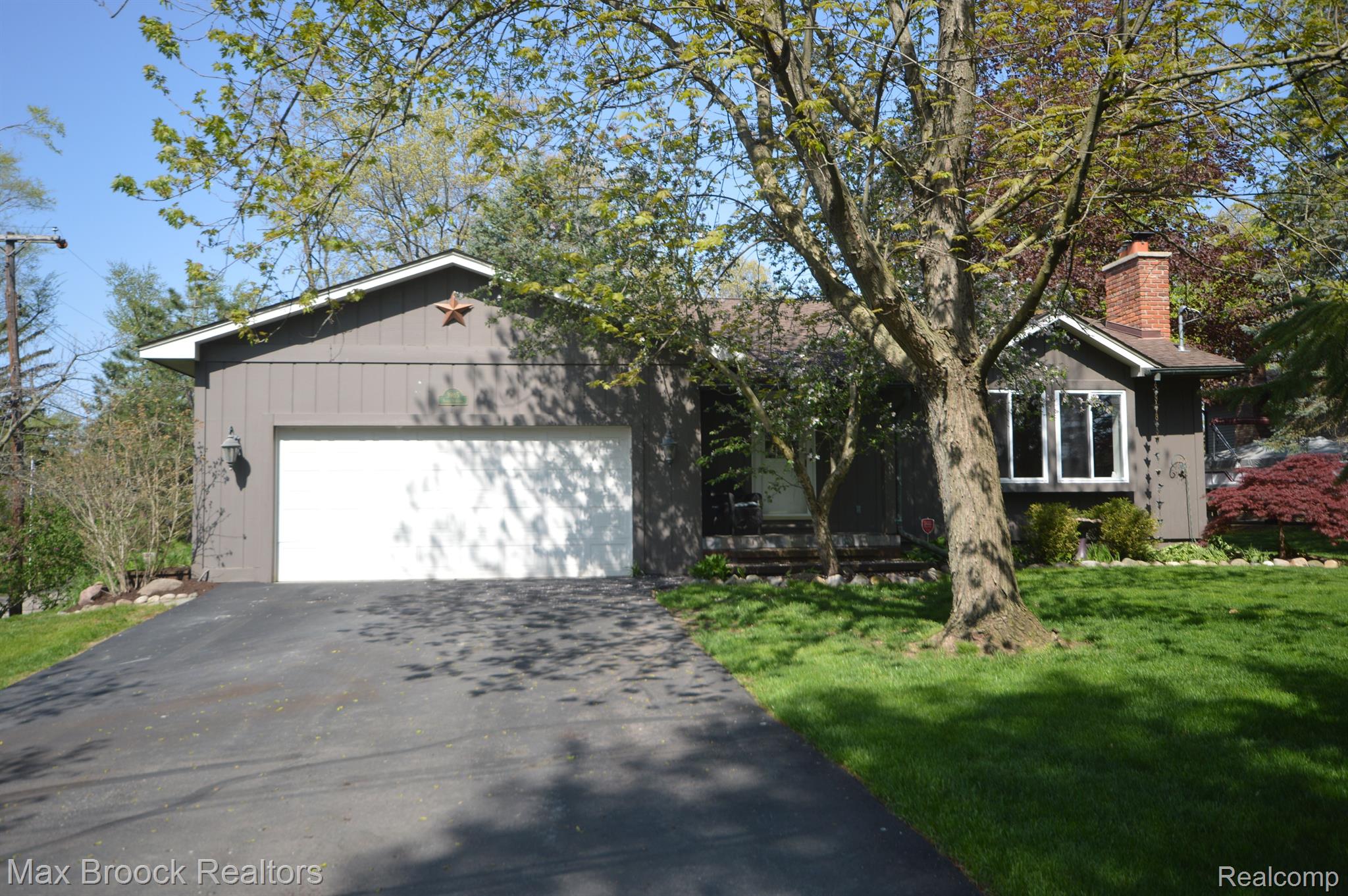 3985 N VANSTONE DR