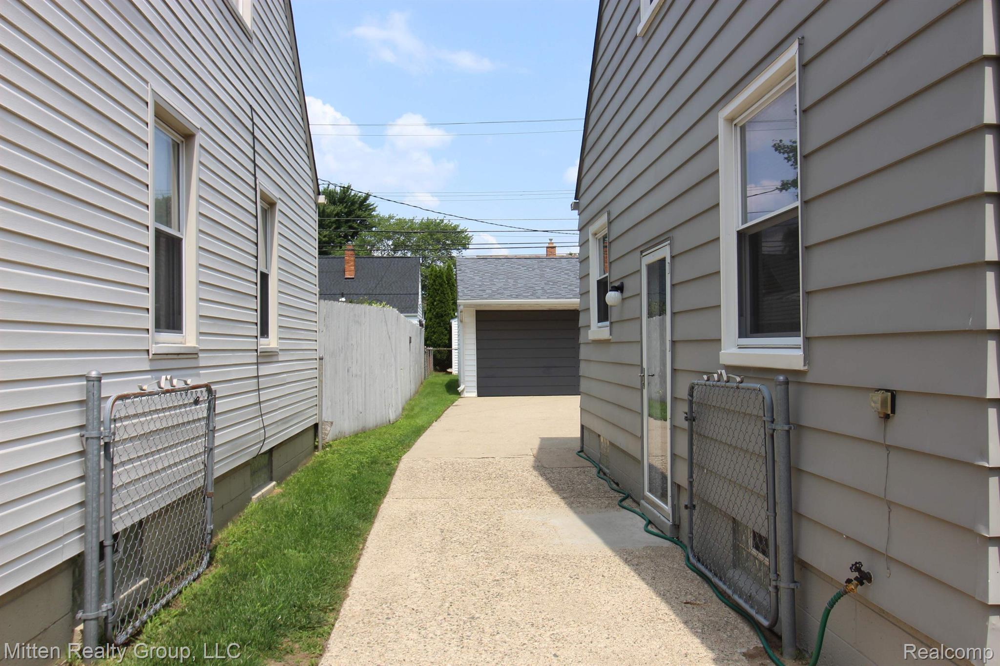 2023 KALAMA AVE