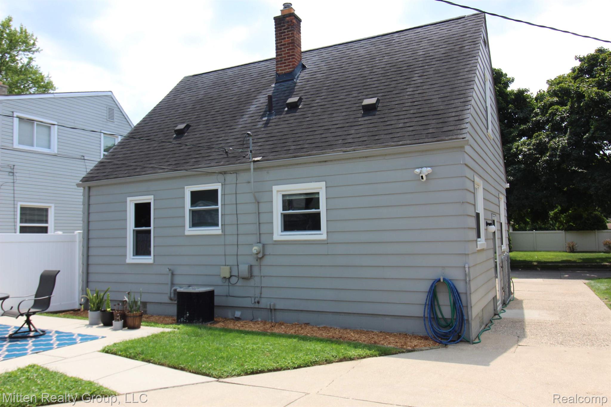 2023 KALAMA AVE