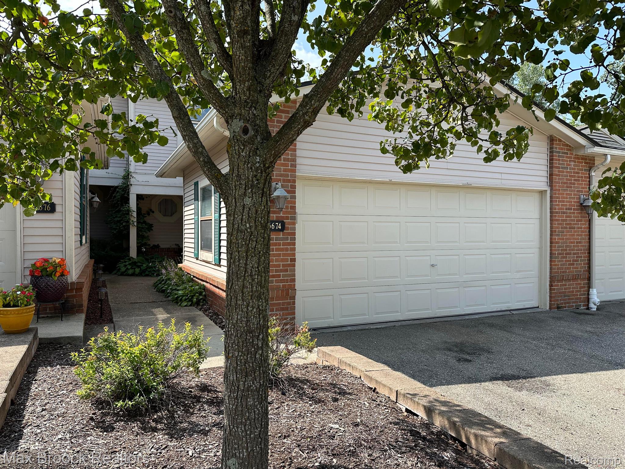 5674 DRAKE HOLLOW