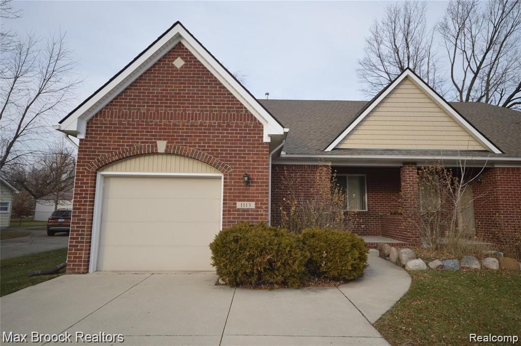 1113 BIRCHWOOD DR